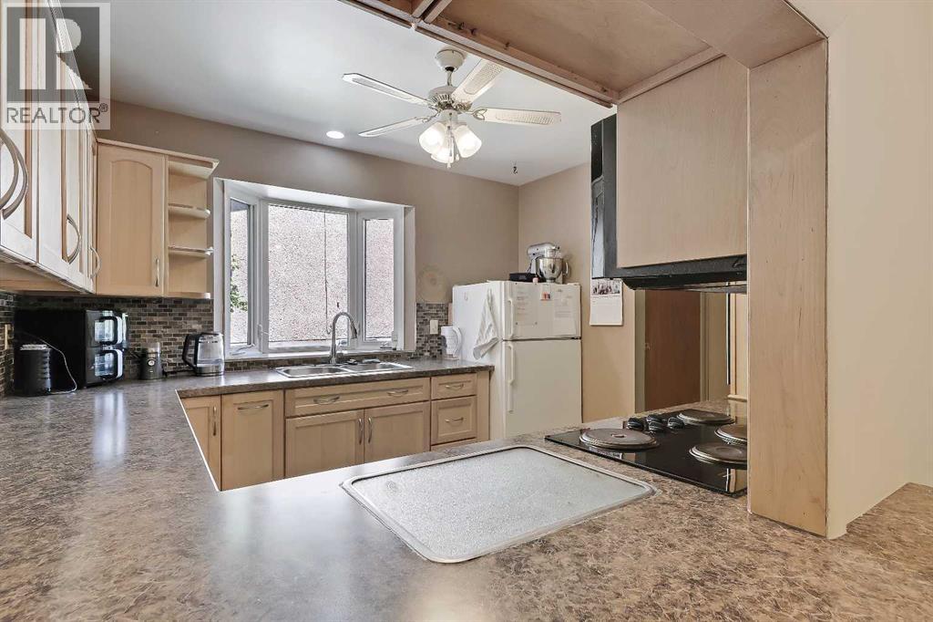 4315 Charleswood Drive Nw, Calgary, Alberta  T2L 2E3 - Photo 4 - A2322109