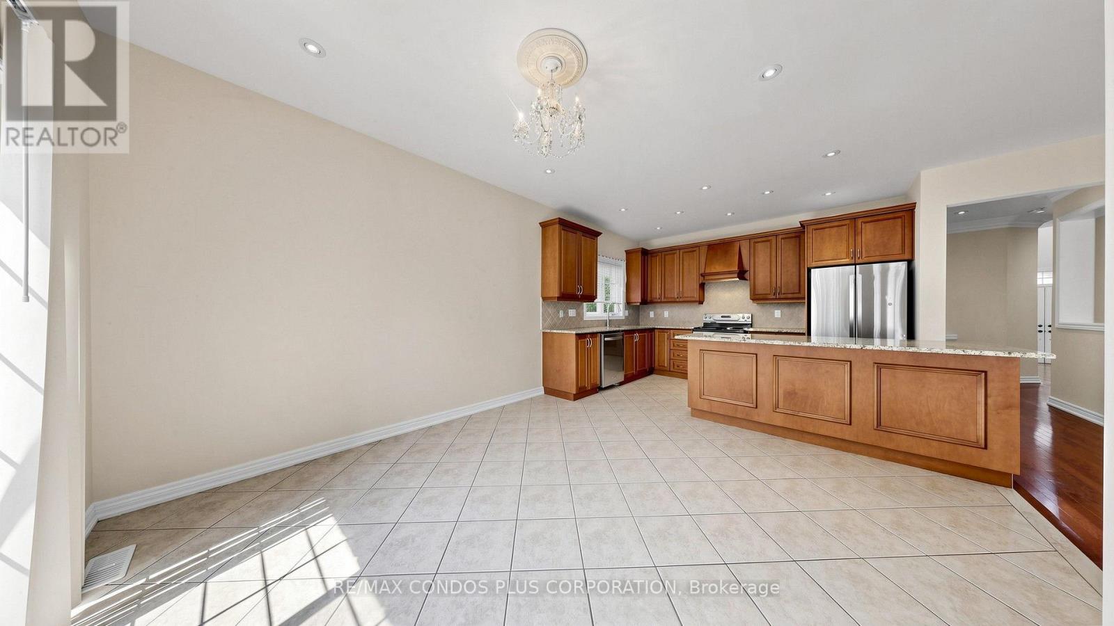 139 Queen Filomena Avenue, Vaughan, Ontario  L6A 0J1 - Photo 12 - N13659232