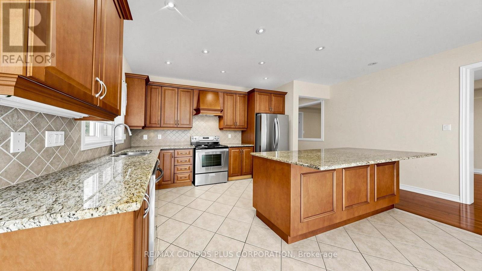 139 Queen Filomena Avenue, Vaughan, Ontario  L6A 0J1 - Photo 16 - N13659232