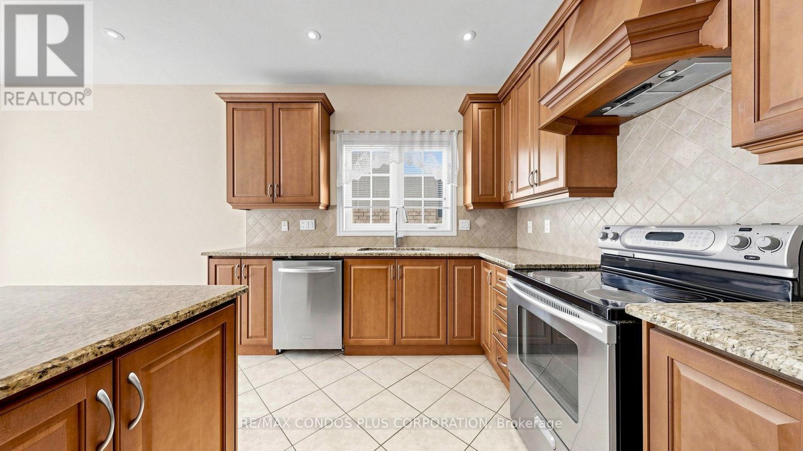139 Queen Filomena Avenue, Vaughan, Ontario  L6A 0J1 - Photo 18 - N13659232