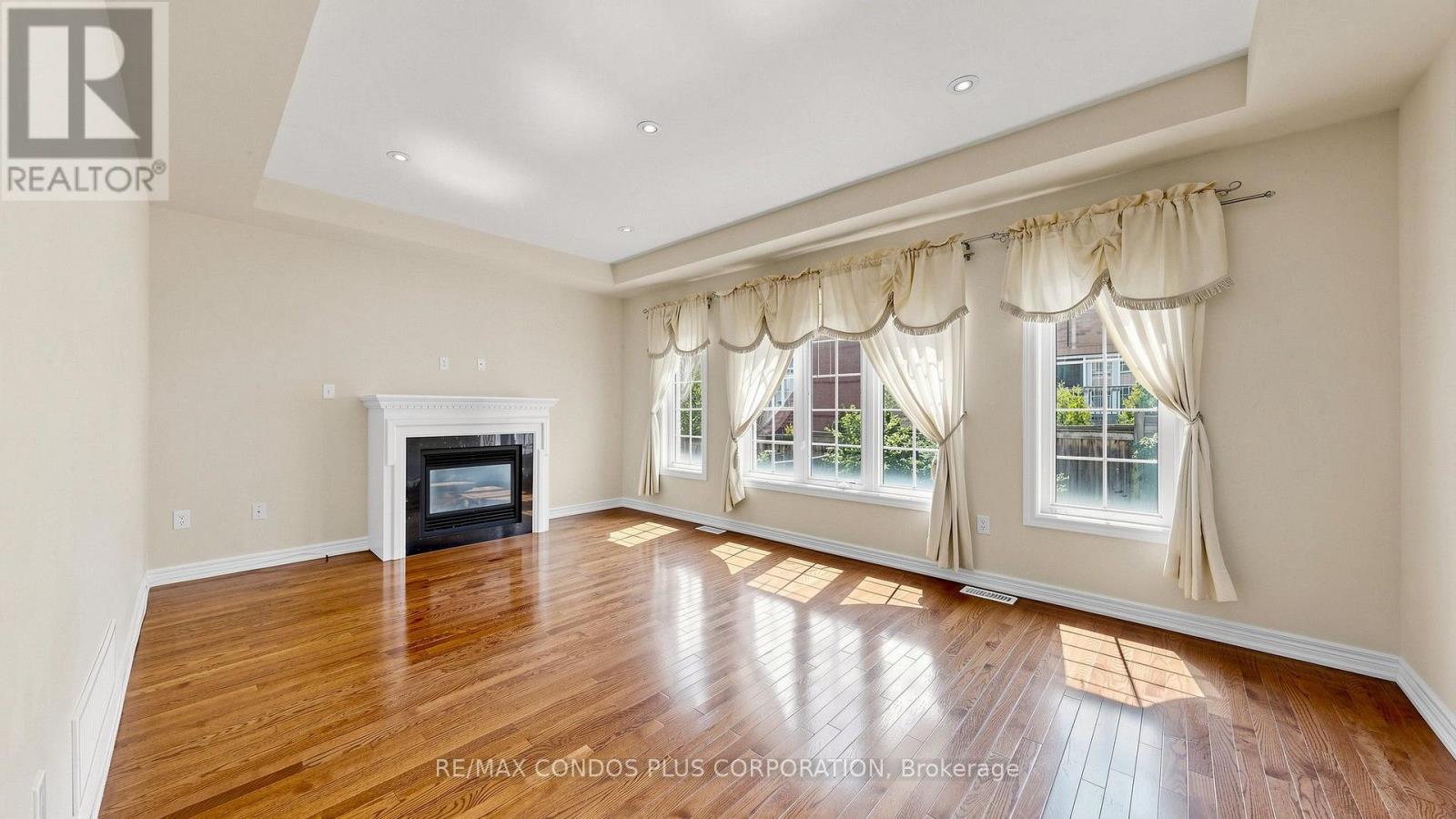 139 Queen Filomena Avenue, Vaughan, Ontario  L6A 0J1 - Photo 4 - N13659232