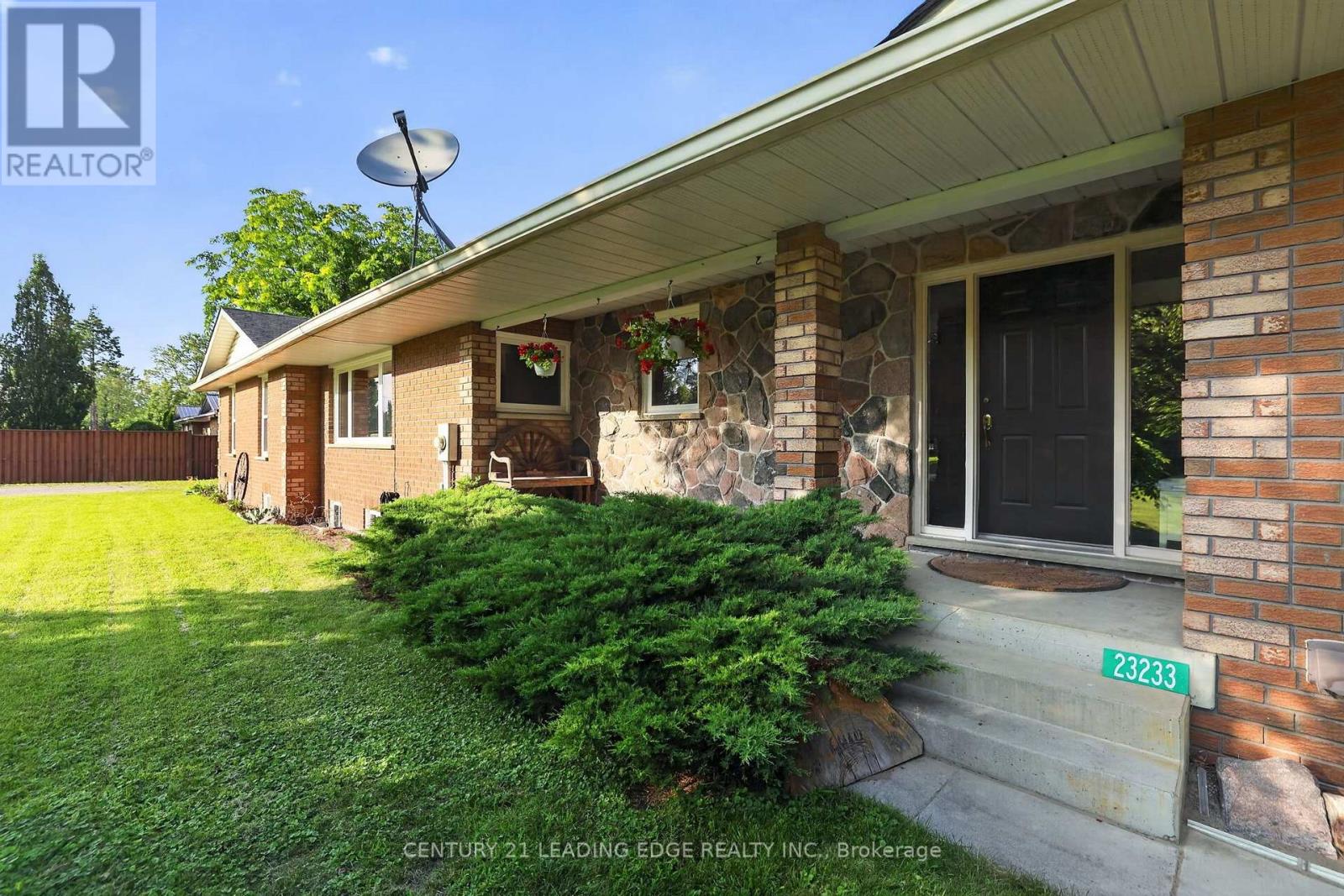 23233 Miles Road, Georgina, Ontario  L0E 1R0 - Photo 4 - N13659332