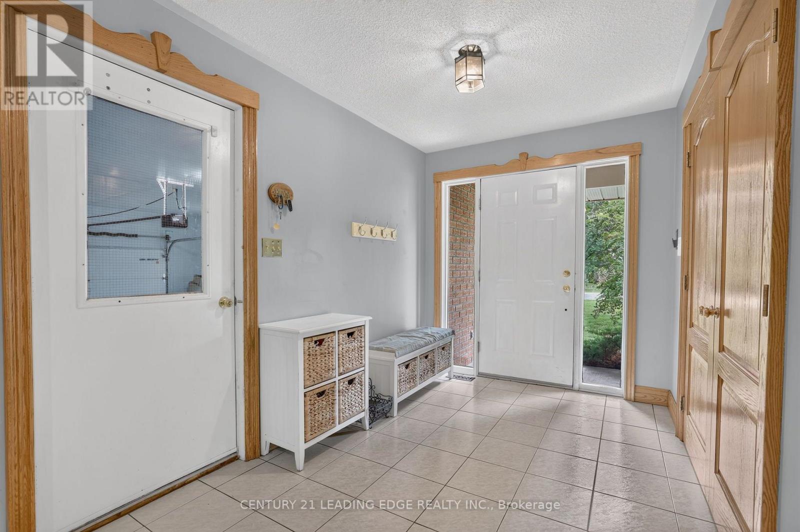 23233 Miles Road, Georgina, Ontario  L0E 1R0 - Photo 6 - N13659332