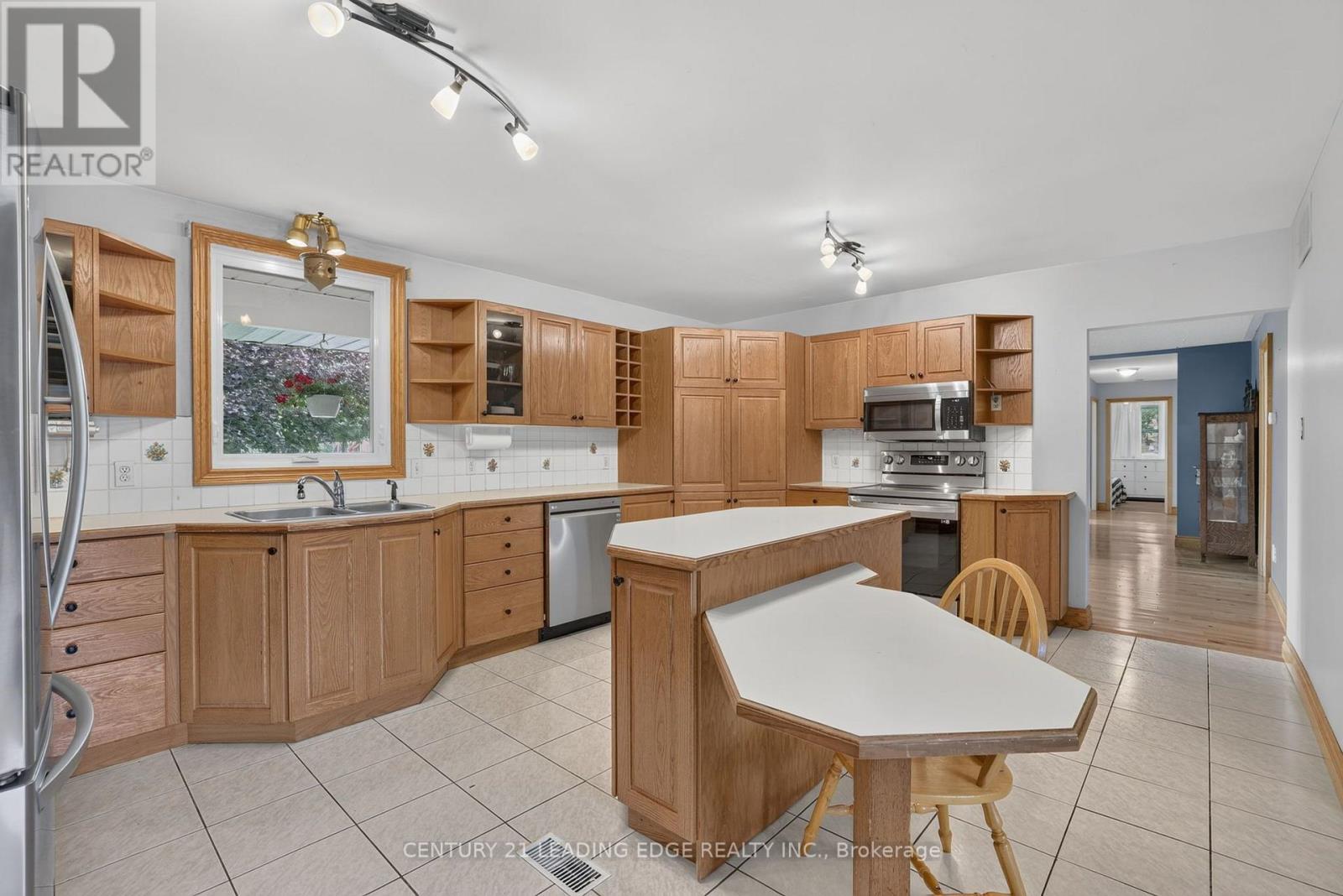 23233 Miles Road, Georgina, Ontario  L0E 1R0 - Photo 7 - N13659332