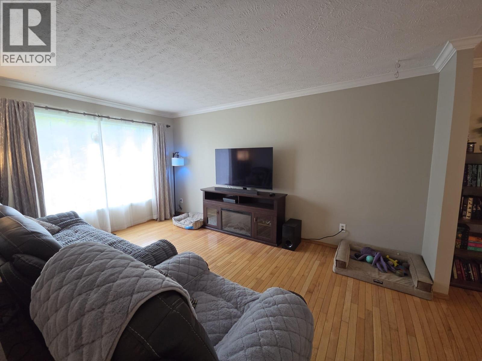 16 Kiskatinaw Place, Tumbler Ridge, British Columbia  V0C 2W0 - Photo 5 - 10396220