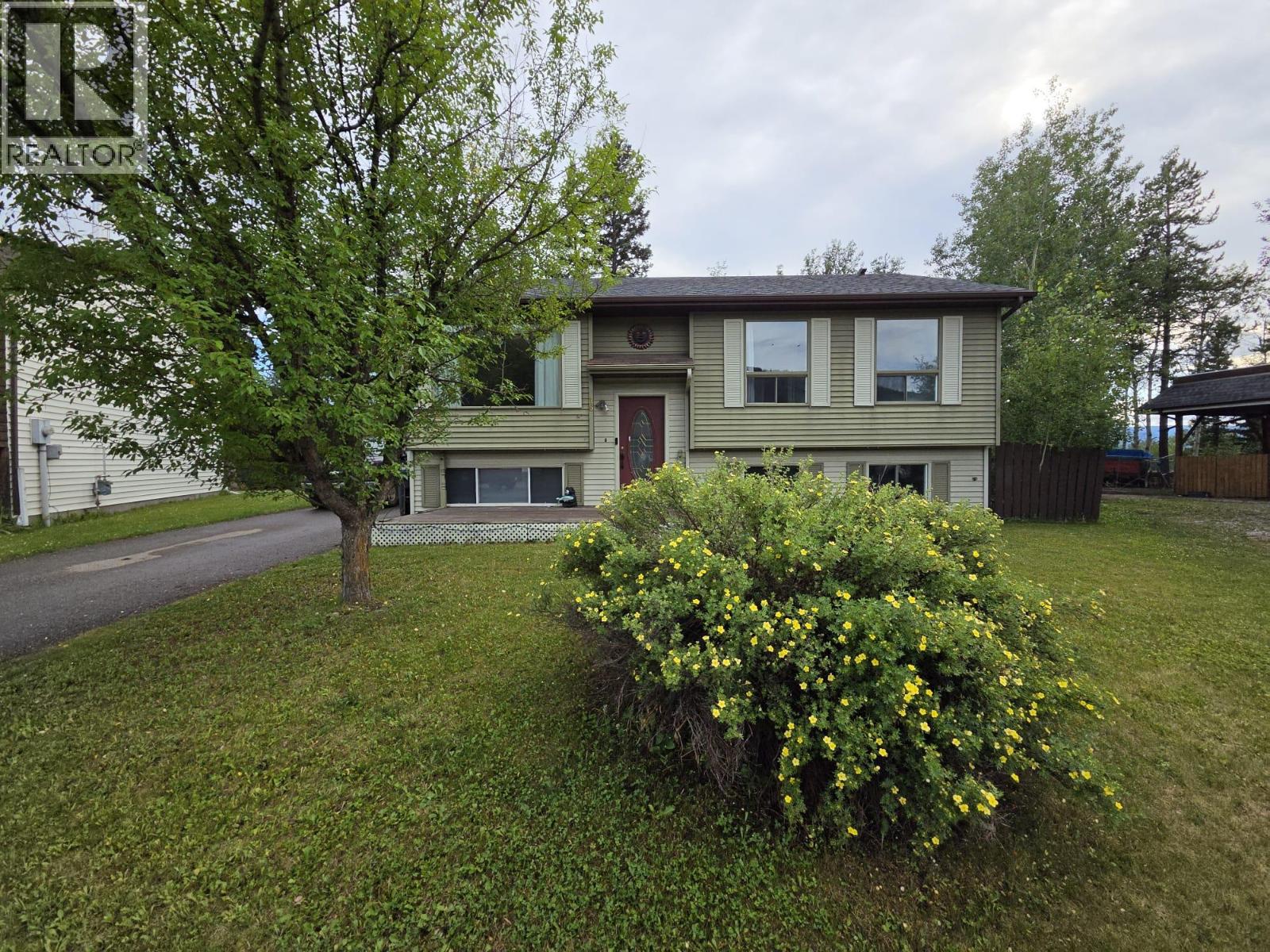 16 Kiskatinaw Place, Tumbler Ridge, British Columbia