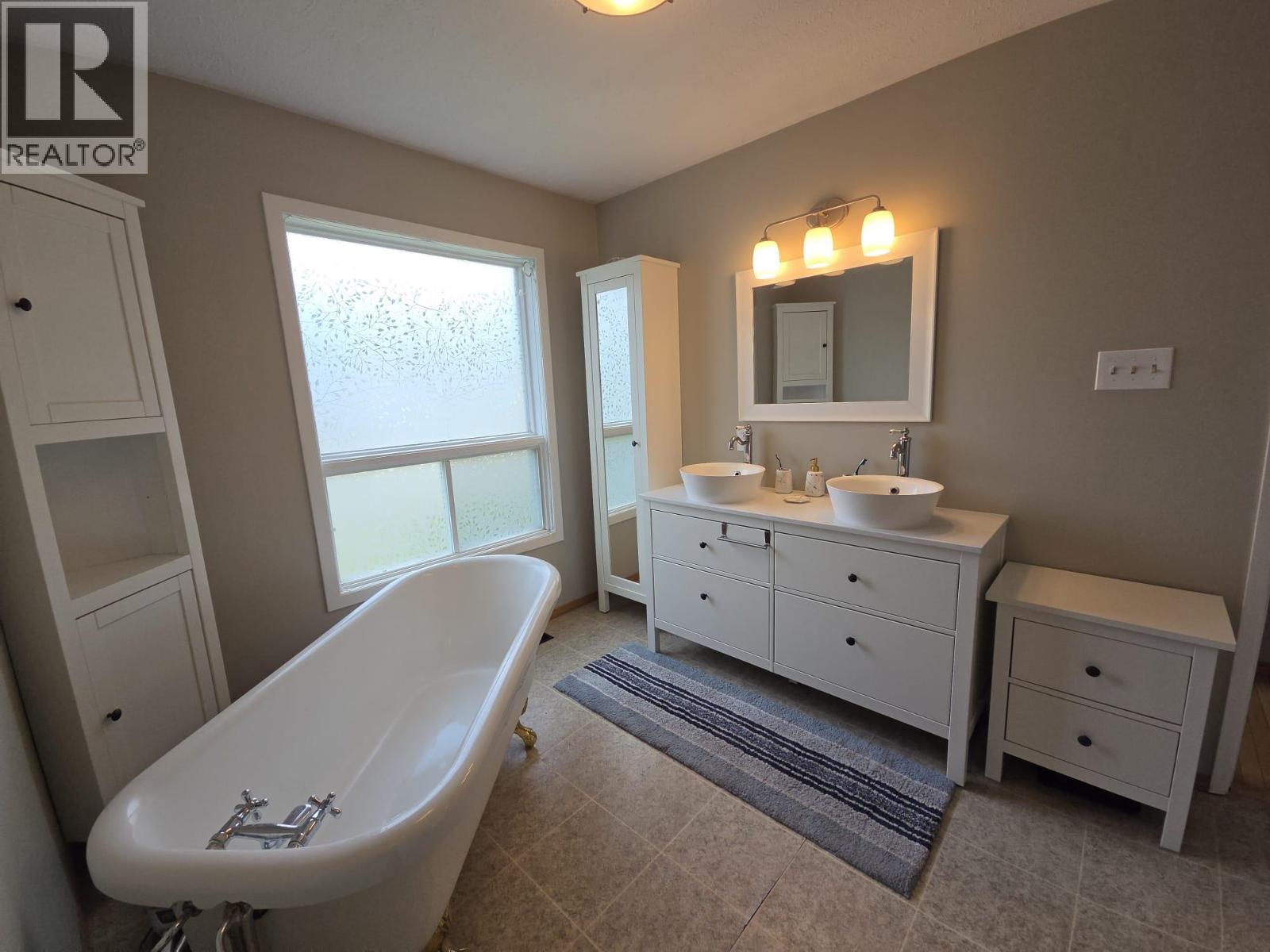 16 Kiskatinaw Place, Tumbler Ridge, British Columbia  V0C 2W0 - Photo 21 - 10396220
