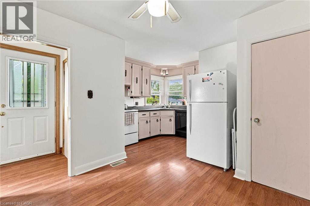 241 East 44th Street, Hamilton, Ontario  L8T 3H7 - Photo 9 - 40854492