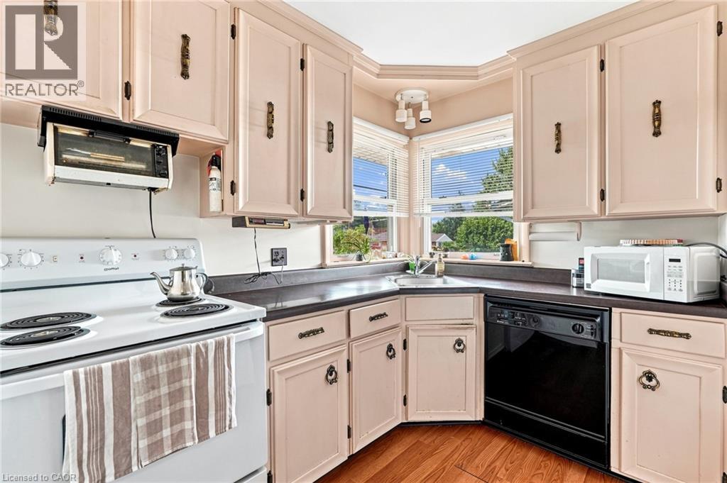 241 East 44th Street, Hamilton, Ontario  L8T 3H7 - Photo 12 - 40854492