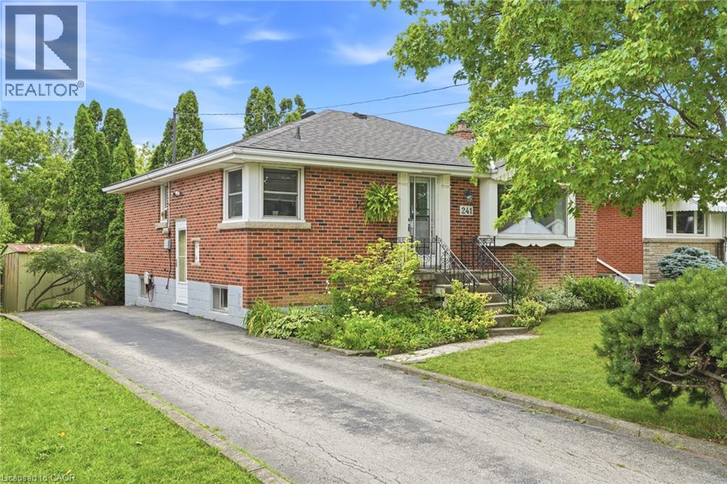 241 East 44th Street, Hamilton, Ontario  L8T 3H7 - Photo 3 - 40854492