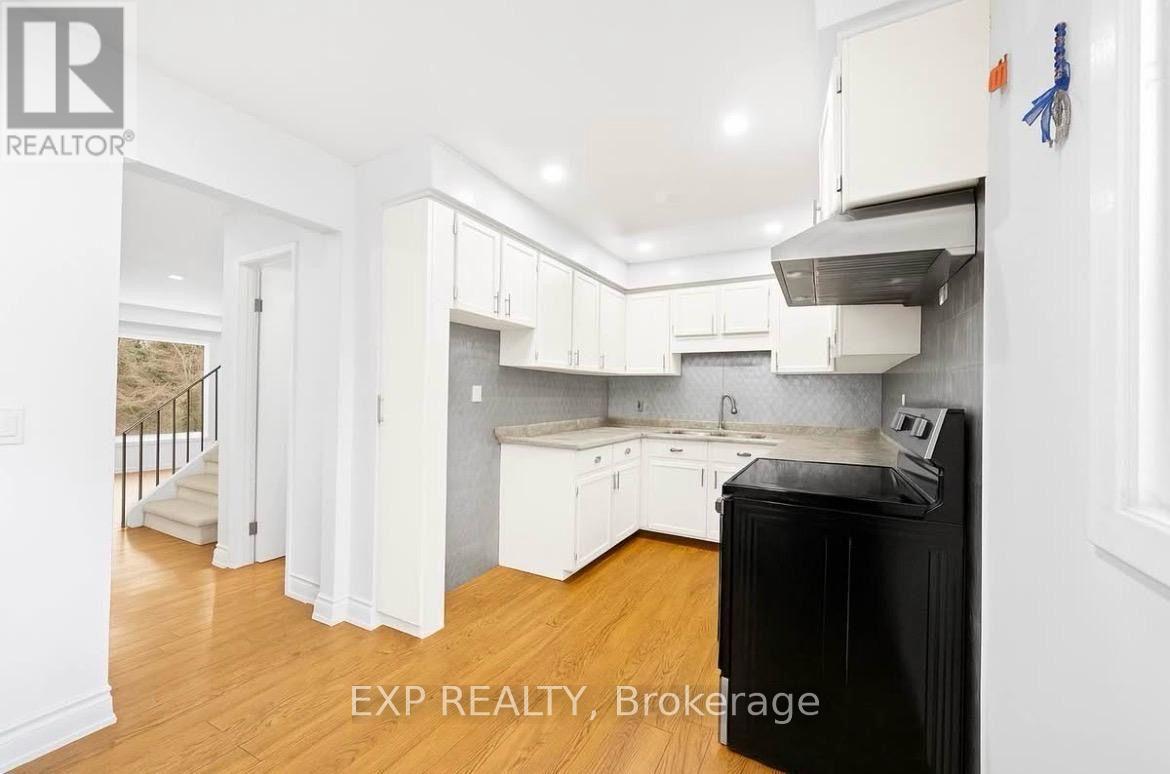 122 Royal Palm Drive, Brampton, Ontario  L6Z 1P7 - Photo 2 - W13659214