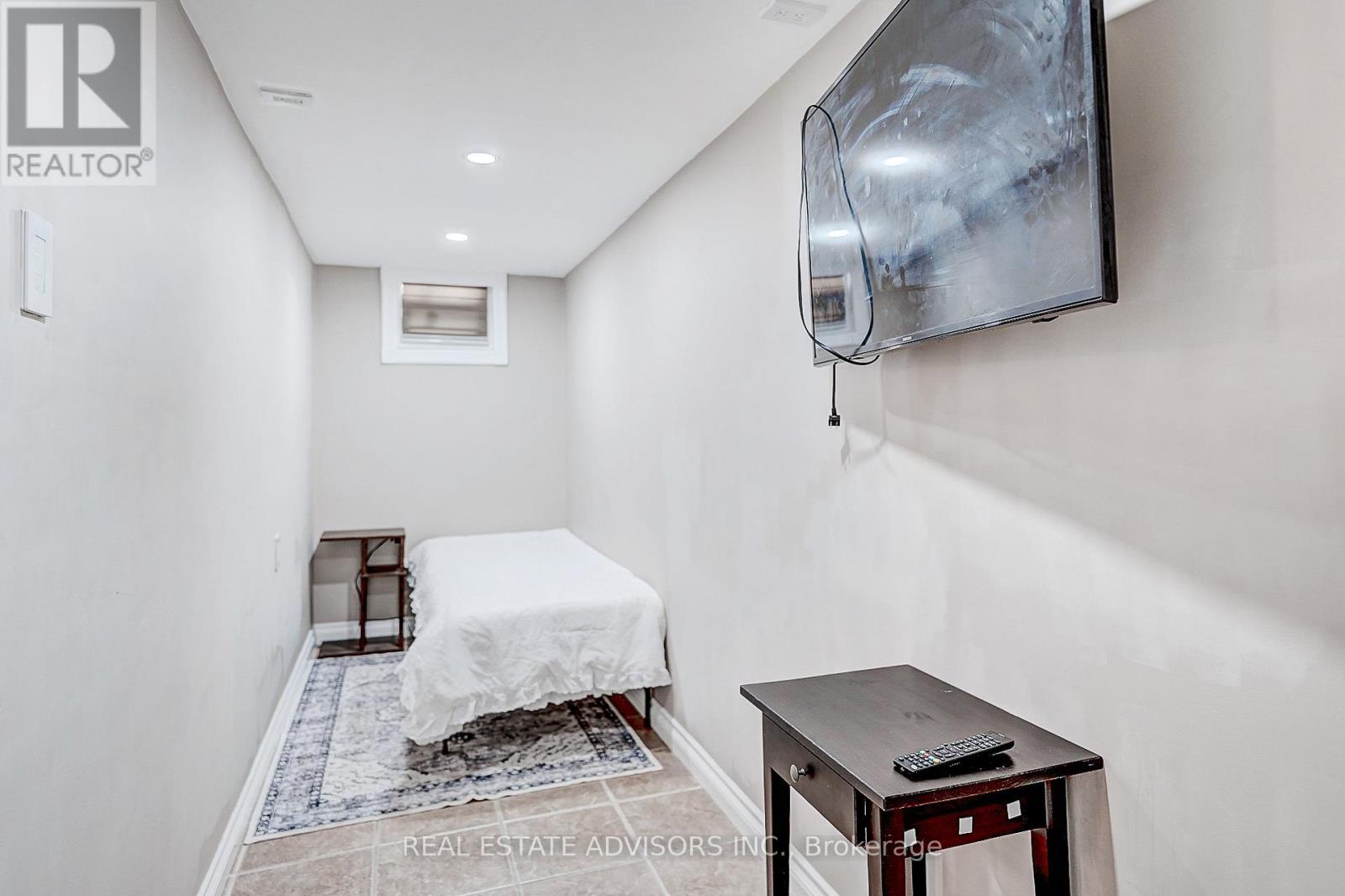 1228 Jane Street N, Toronto, Ontario  M6M 4X7 - Photo 11 - W13659234