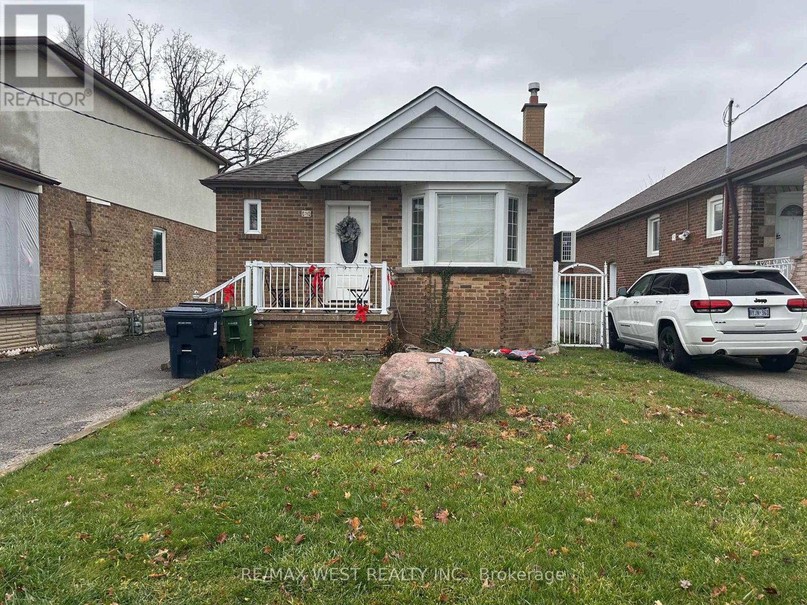 LOWER - 28 SNIDER AVENUE, Toronto, Ontario