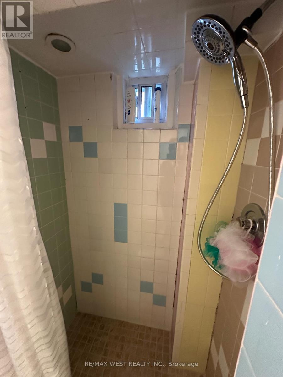 Lower - 28 Snider Avenue, Toronto, Ontario  M6E 4R9 - Photo 14 - W13659276