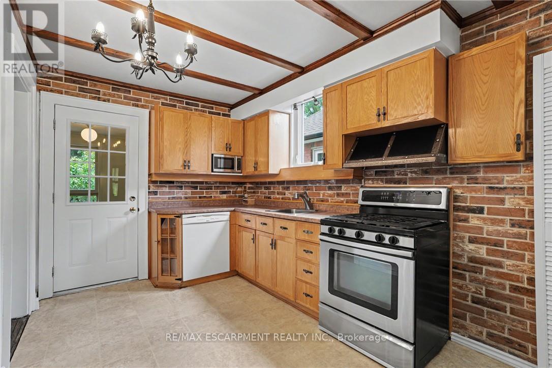 18 Elma Street, Toronto, Ontario  M8V 1X8 - Photo 13 - W13659282