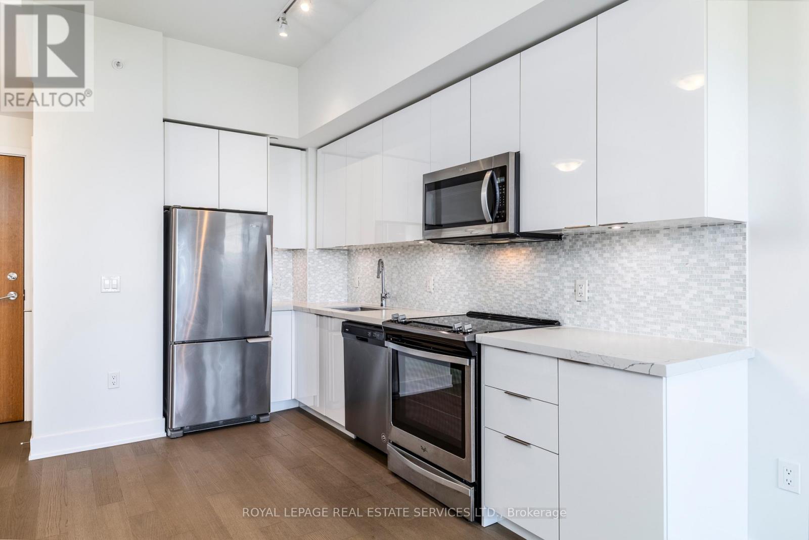 2019 - 30 Shore Breeze Drive, Toronto, Ontario  M8V 0J1 - Photo 4 - W13659346