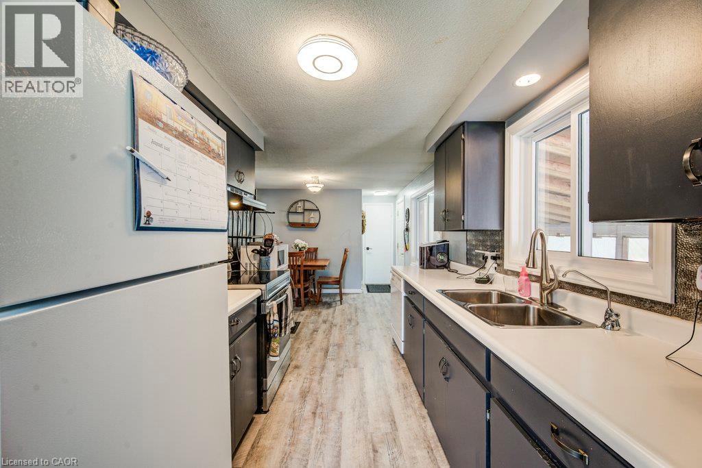 505 Briarwood Avenue, Listowel, Ontario  N4W 3P9 - Photo 8 - 40853472
