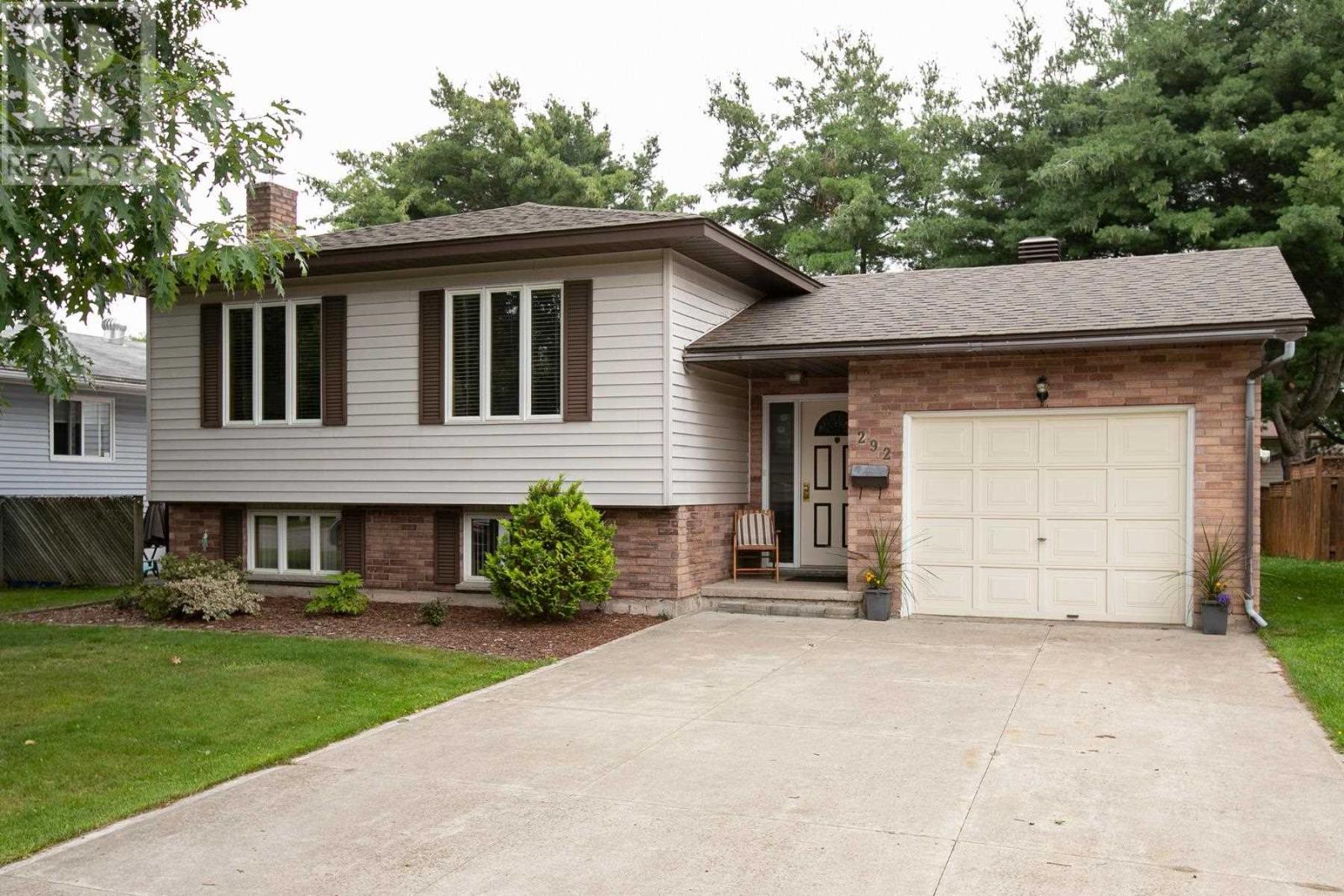 292 Parkland Cres, Sault Ste. Marie, Ontario  P6A 6R3 - Photo 2 - SM262093