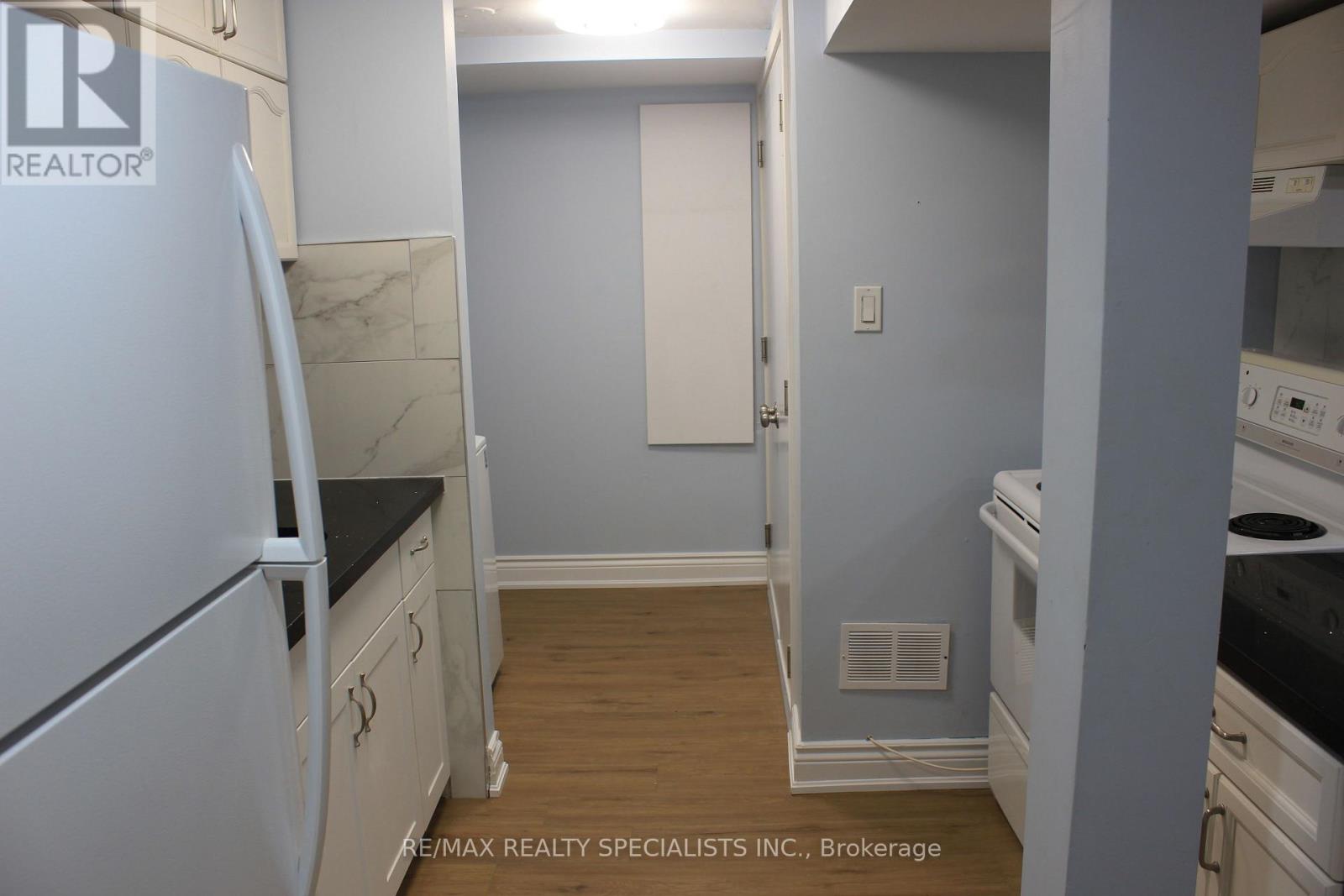 Lower - 12 Woodgrove Court, Barrie, Ontario  L4M 5B6 - Photo 9 - S13637460