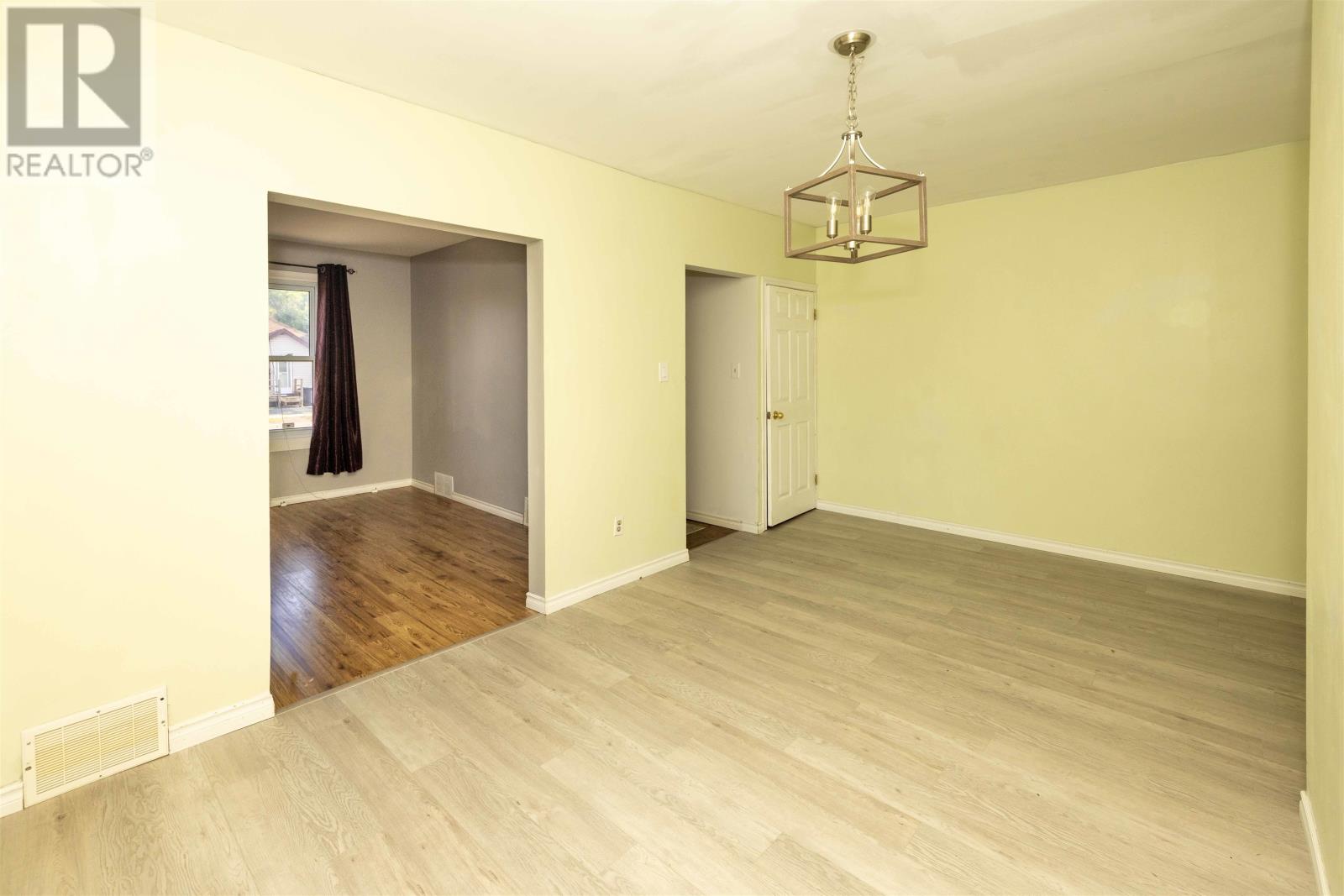 201 Cumming St, Thunder Bay, Ontario  P7C 1N8 - Photo 2 - TB2602311