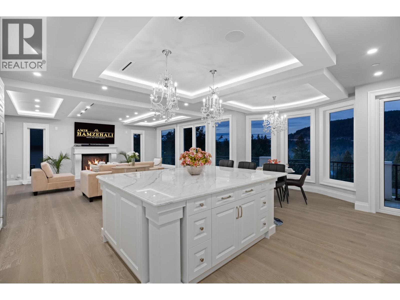 5417 Greentree Road, West Vancouver, British Columbia  V7W 1N3 - Photo 2 - R3154296