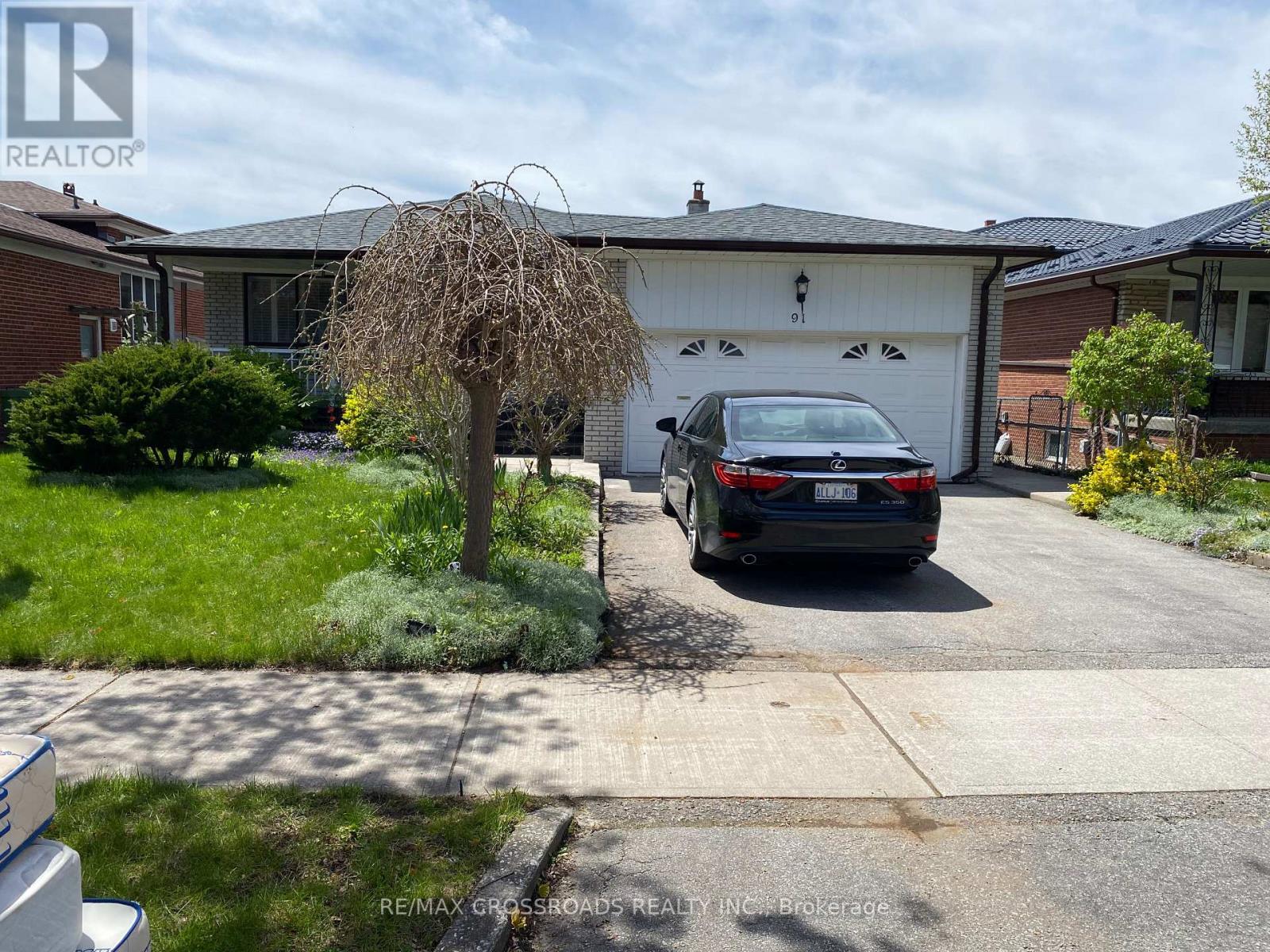 91 BICKERTON CRESCENT, Toronto, Ontario