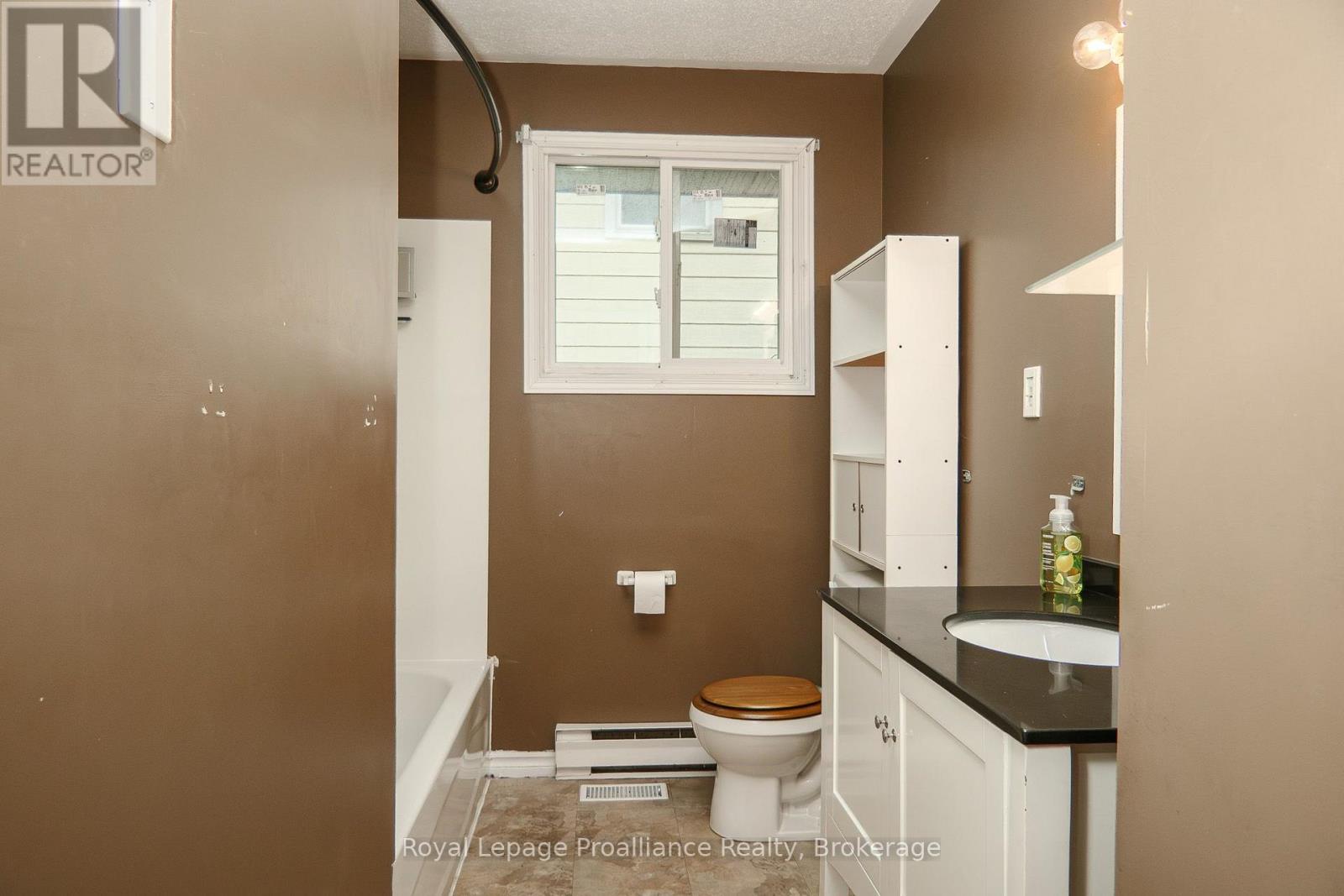 5 Van Alstine Drive, Quinte West, Ontario  K8V 6K4 - Photo 22 - X13659470