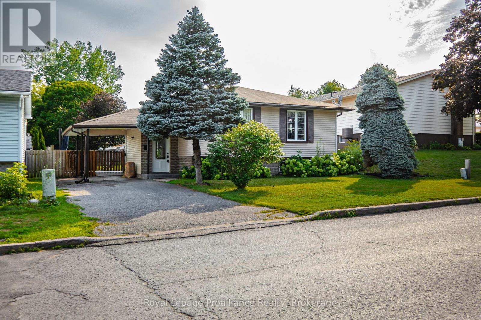 5 Van Alstine Drive, Quinte West, Ontario  K8V 6K4 - Photo 4 - X13659470