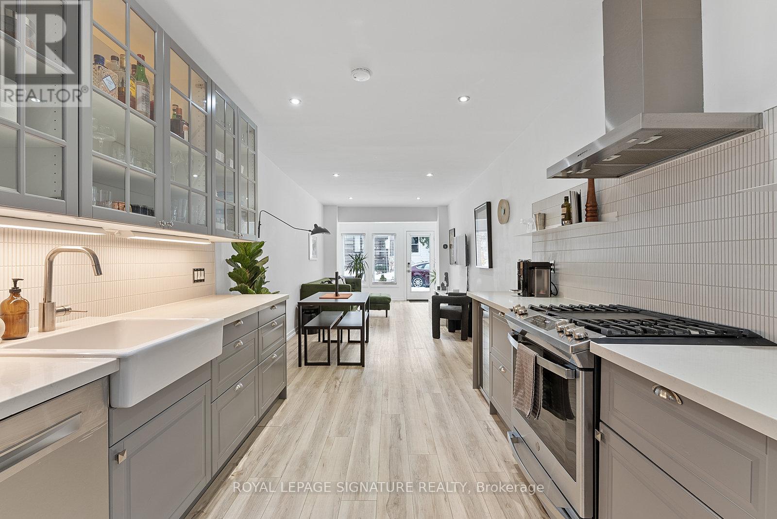 28 Minto Street, Toronto, Ontario  M4L 1B6 - Photo 12 - E13659384