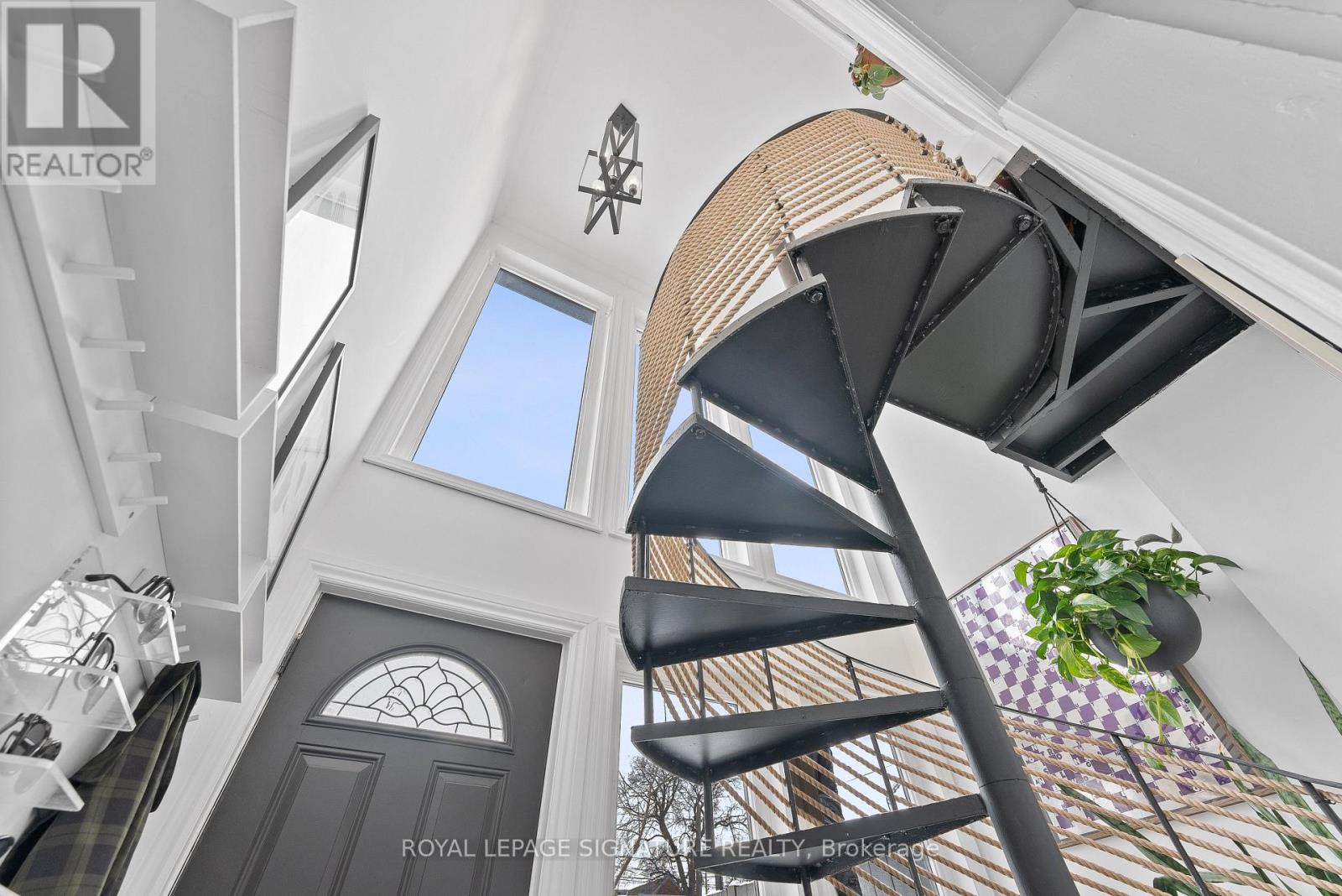 28 Minto Street, Toronto, Ontario  M4L 1B6 - Photo 2 - E13659384