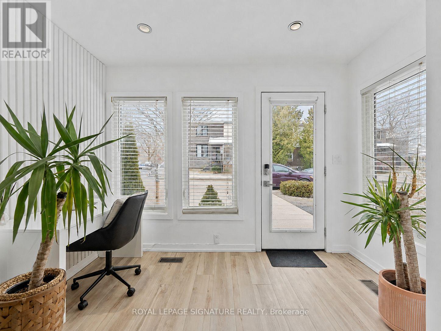 28 Minto Street, Toronto, Ontario  M4L 1B6 - Photo 3 - E13659384
