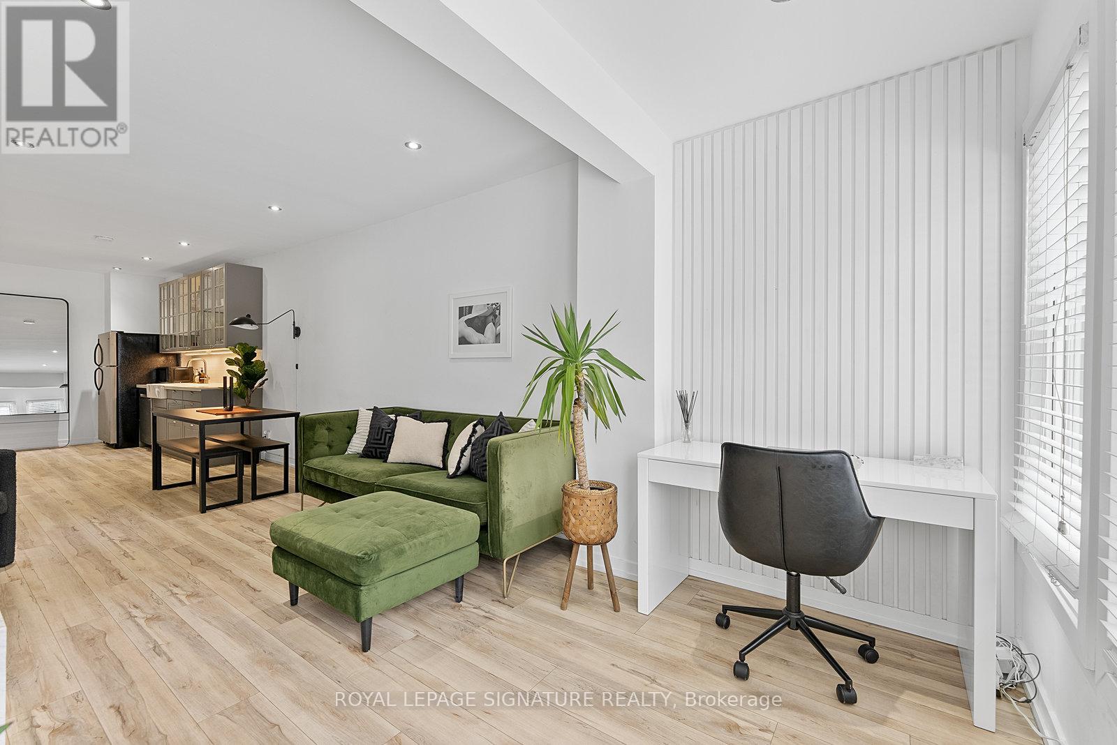 28 Minto Street, Toronto, Ontario  M4L 1B6 - Photo 4 - E13659384