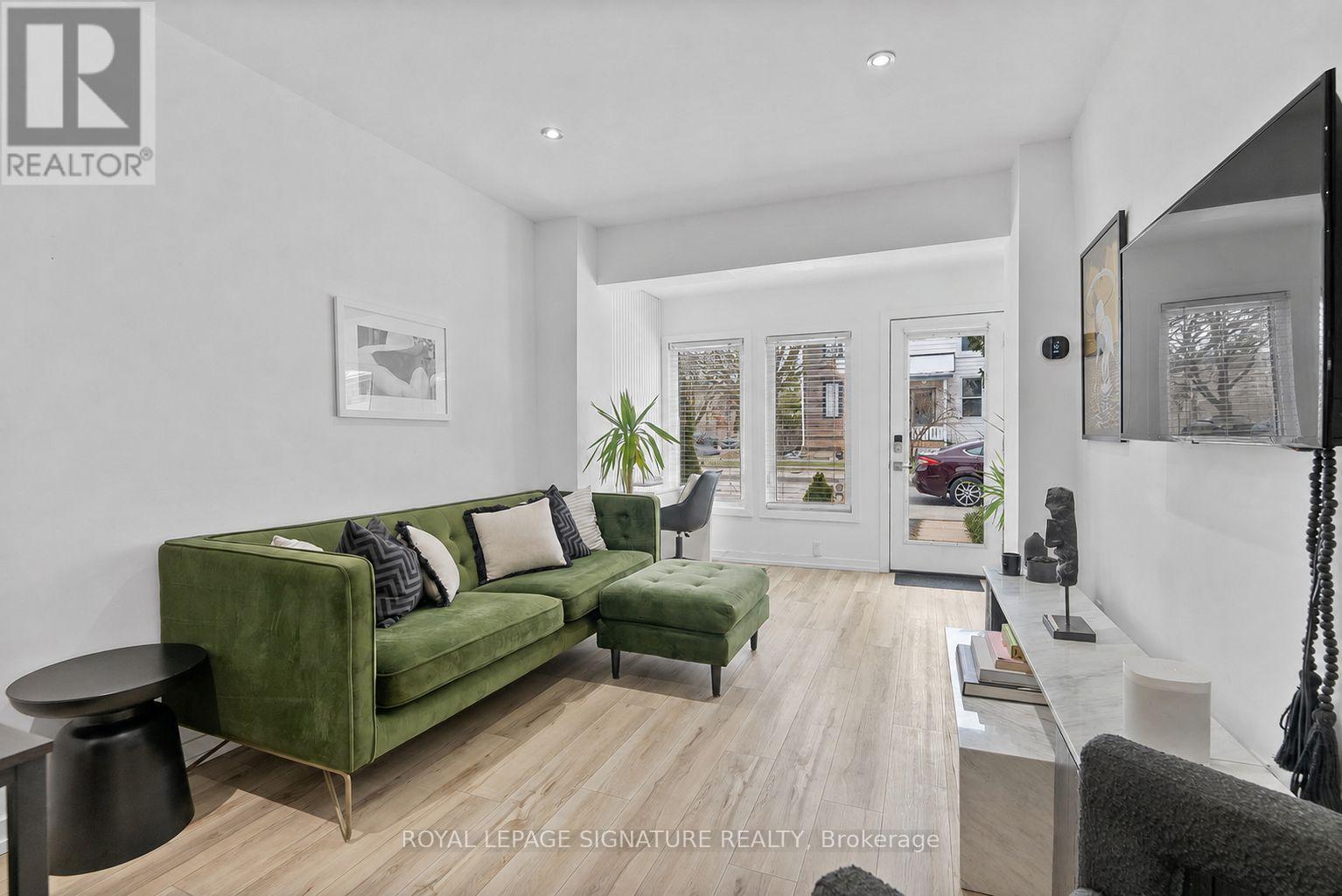 28 Minto Street, Toronto, Ontario  M4L 1B6 - Photo 5 - E13659384