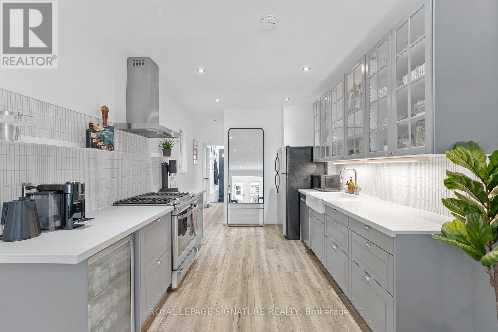 28 Minto Street, Toronto, Ontario  M4L 1B6 - Photo 8 - E13659384