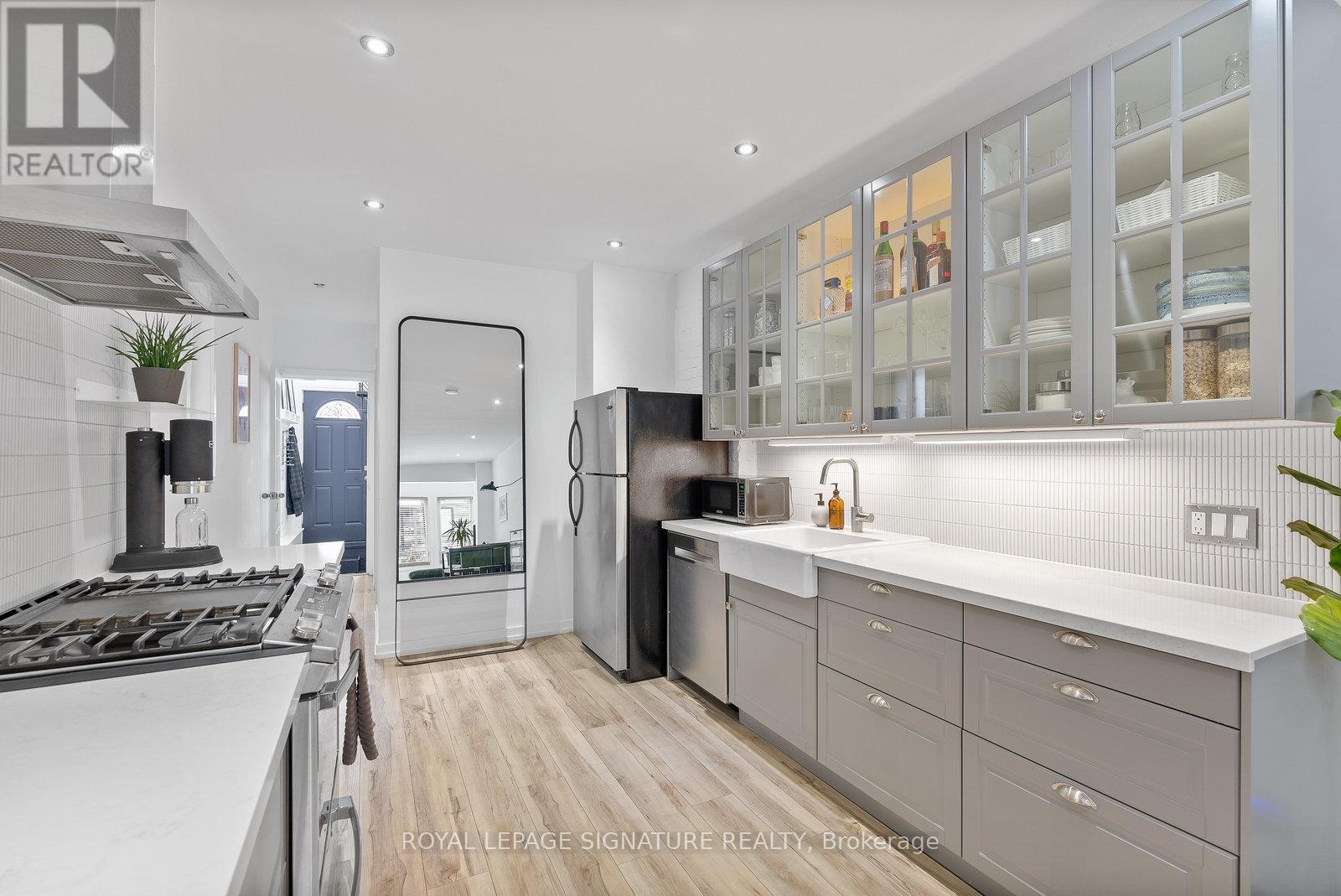 28 Minto Street, Toronto, Ontario  M4L 1B6 - Photo 9 - E13659384