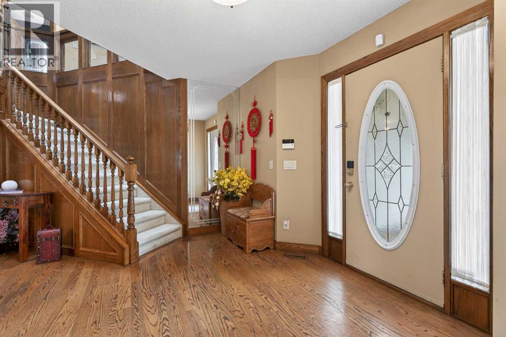 935 Shawnee Drive SW, Calgary, Alberta  T2Y 2G9 - Photo 3 - A2314560