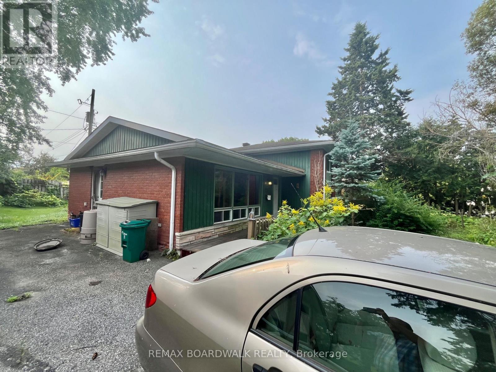 1363 Duford Drive, Ottawa, Ontario  K1E 1E3 - Photo 1 - X13659466