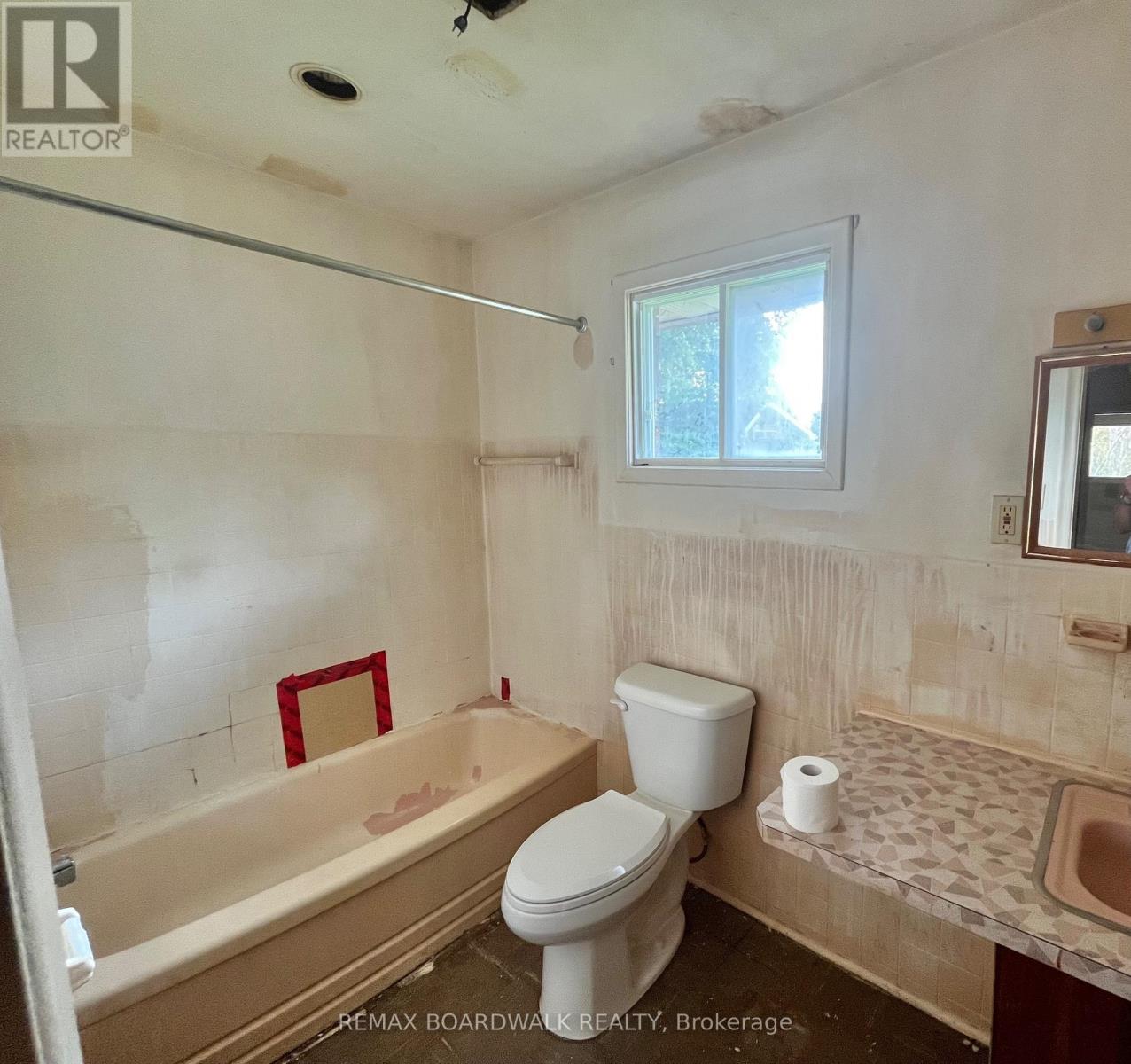 1363 Duford Drive, Ottawa, Ontario  K1E 1E3 - Photo 12 - X13659466