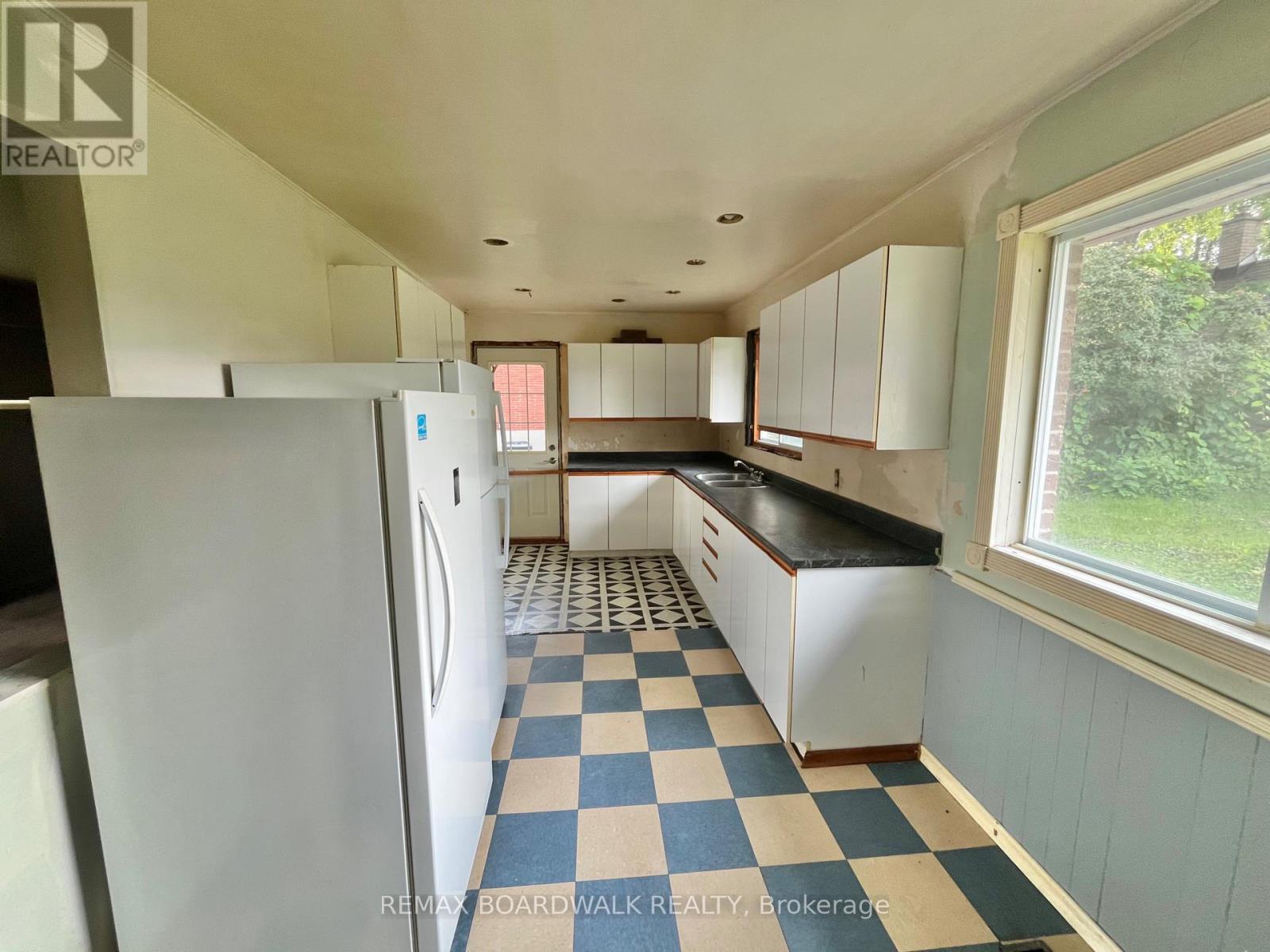 1363 Duford Drive, Ottawa, Ontario  K1E 1E3 - Photo 6 - X13659466