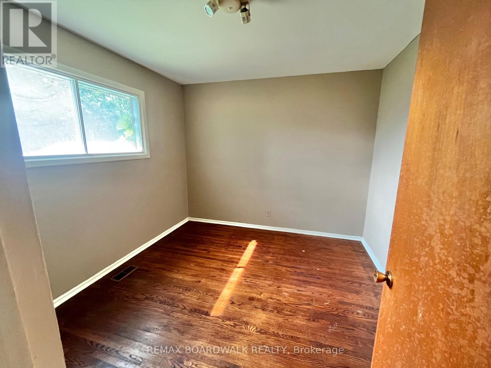 1363 Duford Drive, Ottawa, Ontario  K1E 1E3 - Photo 8 - X13659466