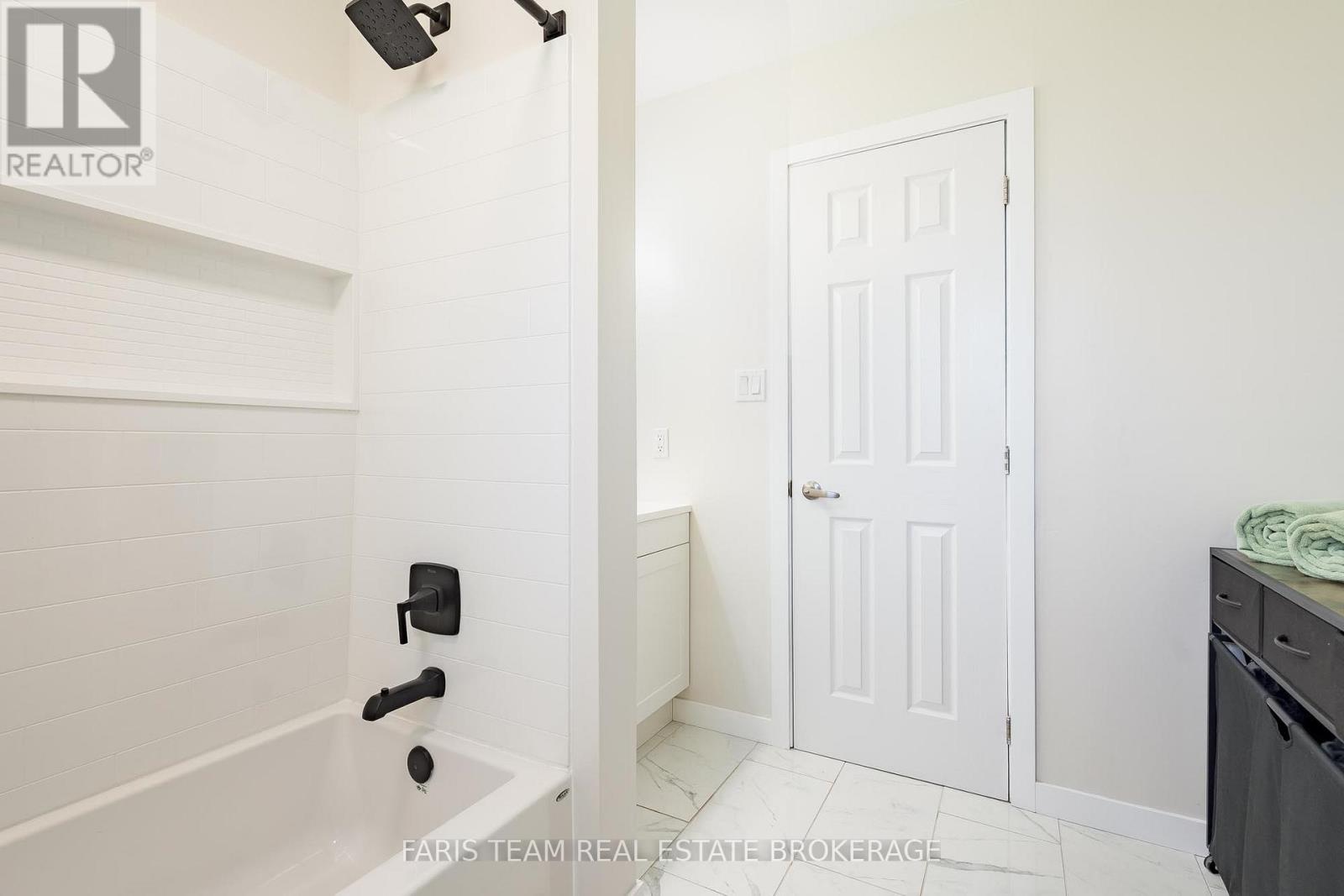 201 Parkside Crescent, Innisfil, Ontario  L9S 1G2 - Photo 18 - N13659462