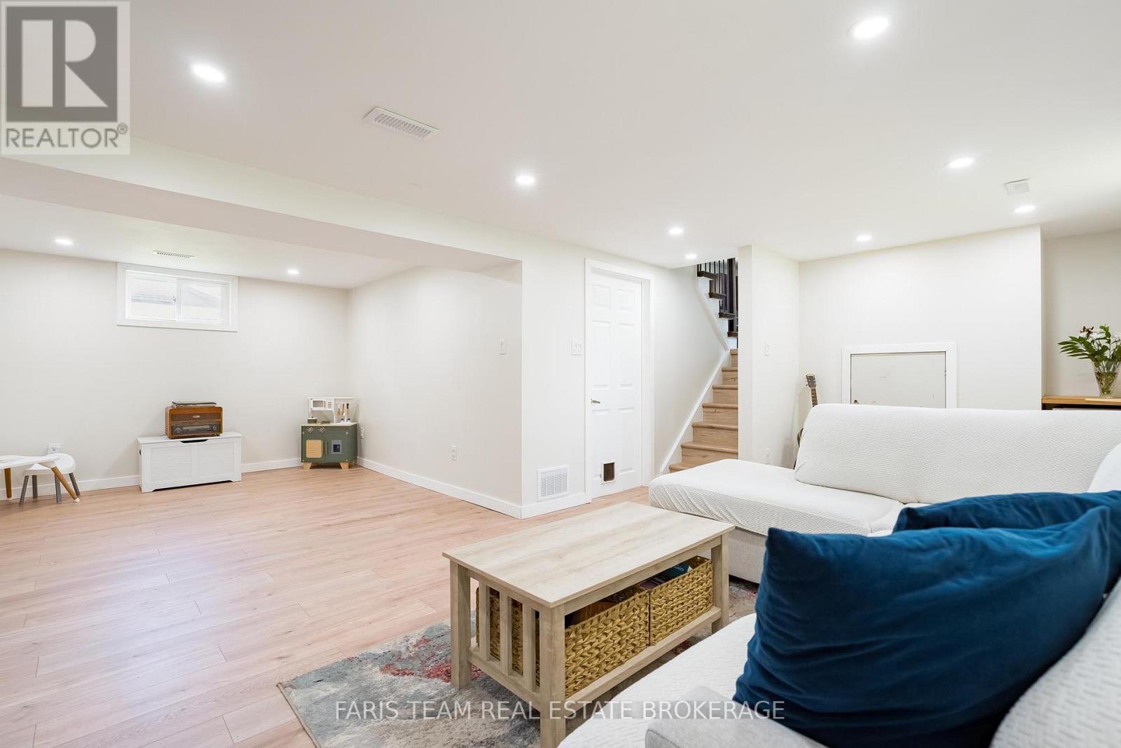201 Parkside Crescent, Innisfil, Ontario  L9S 1G2 - Photo 21 - N13659462