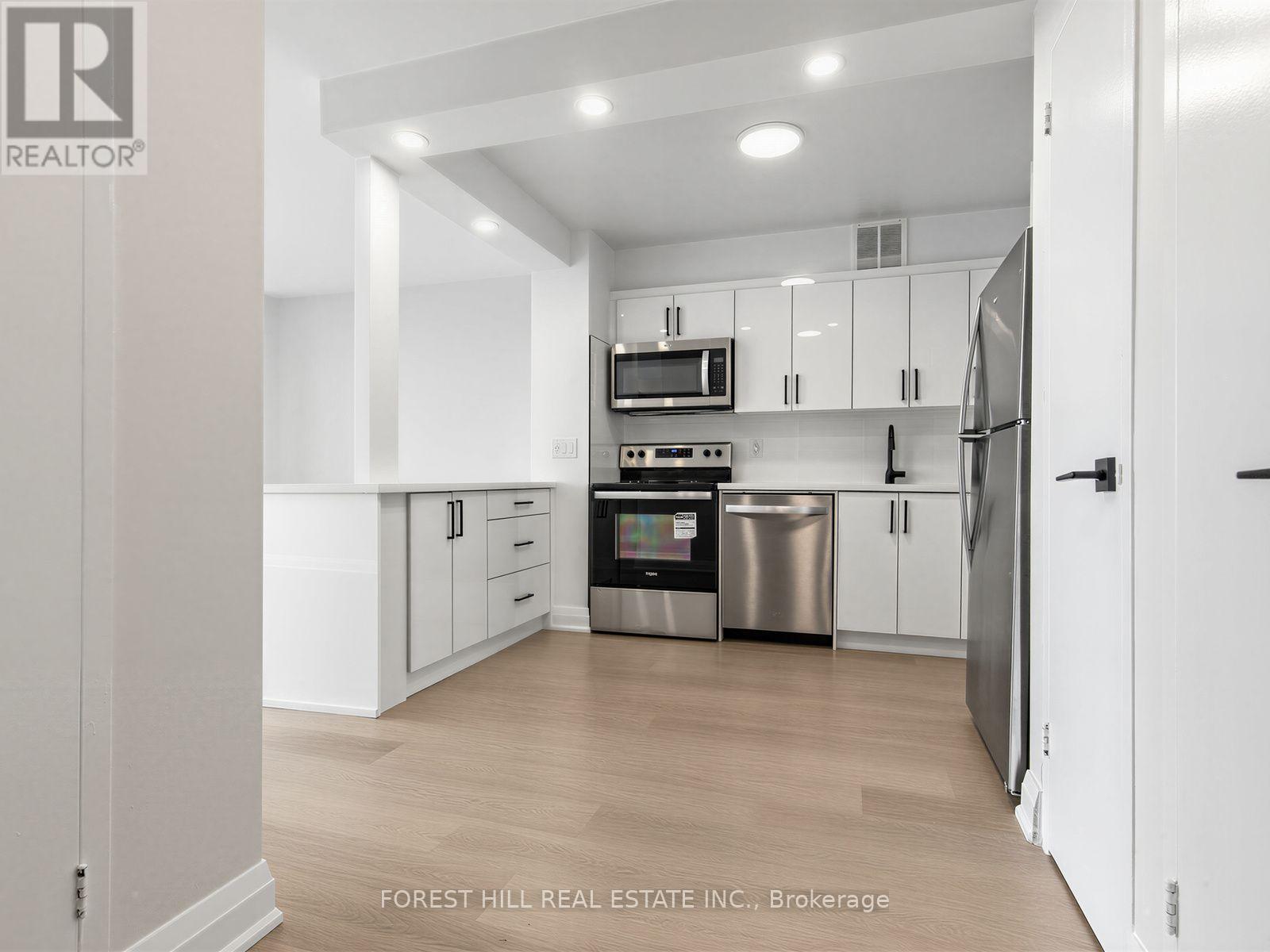 1408 - 141 Lyon Court, Toronto, Ontario  M6B 3H2 - Photo 2 - W13659418