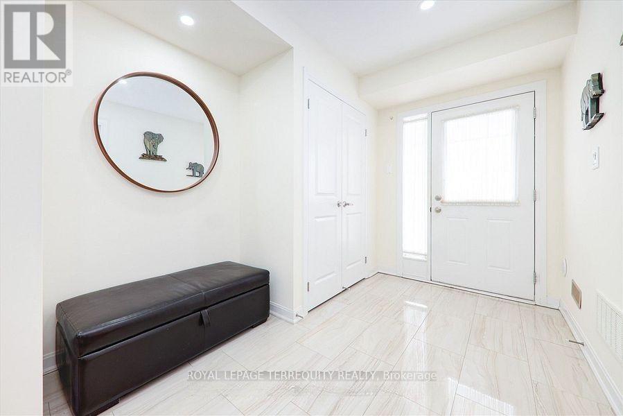 2412 Fall Harvest Crescent, Pickering, Ontario L1X 0G2 - Photo 3 - E13629022