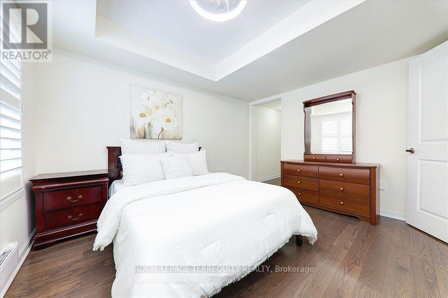 2412 Fall Harvest Crescent, Pickering, Ontario L1X 0G2 - Photo 6 - E13629022