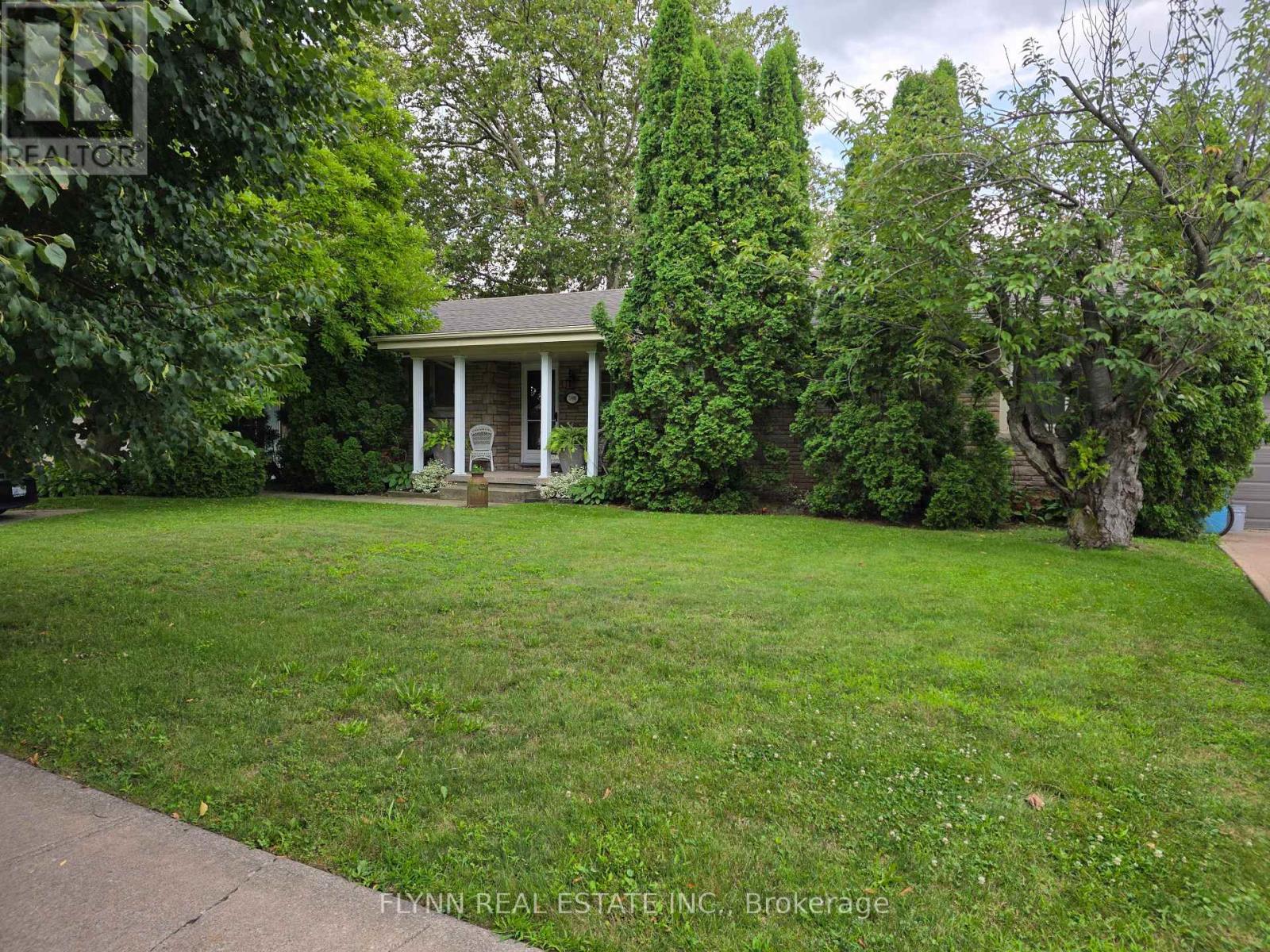 5896 Valley Way, Niagara Falls, Ontario  L2E 1Y1 - Photo 5 - X13650736