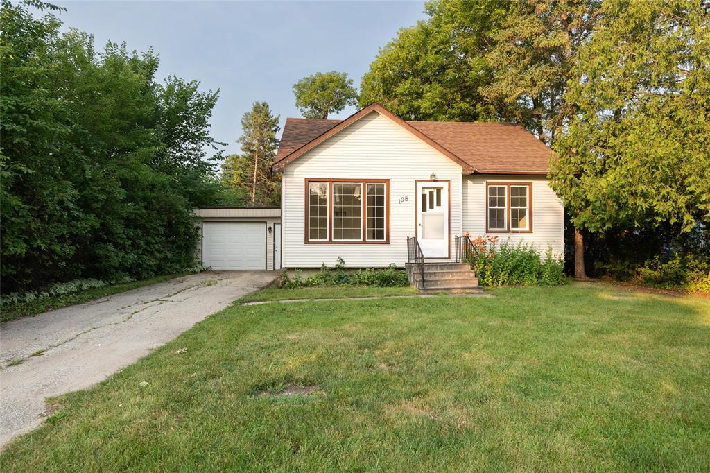 198 Home Street, Steinbach, Manitoba  R5G 0E5 - Photo 0 - 202620001