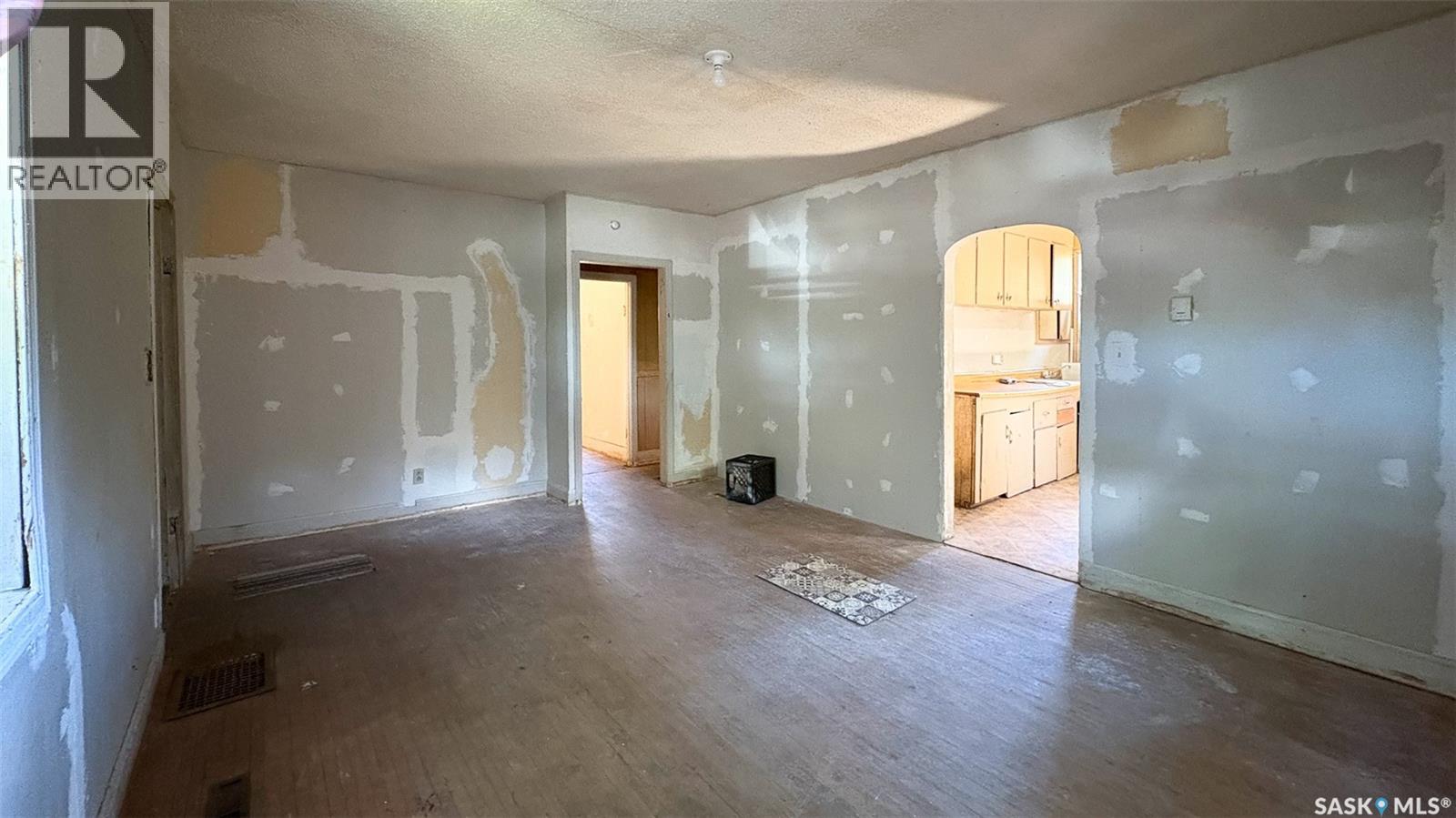 967 Rae Street, Regina, Saskatchewan  S4T 2B5 - Photo 3 - SK045094