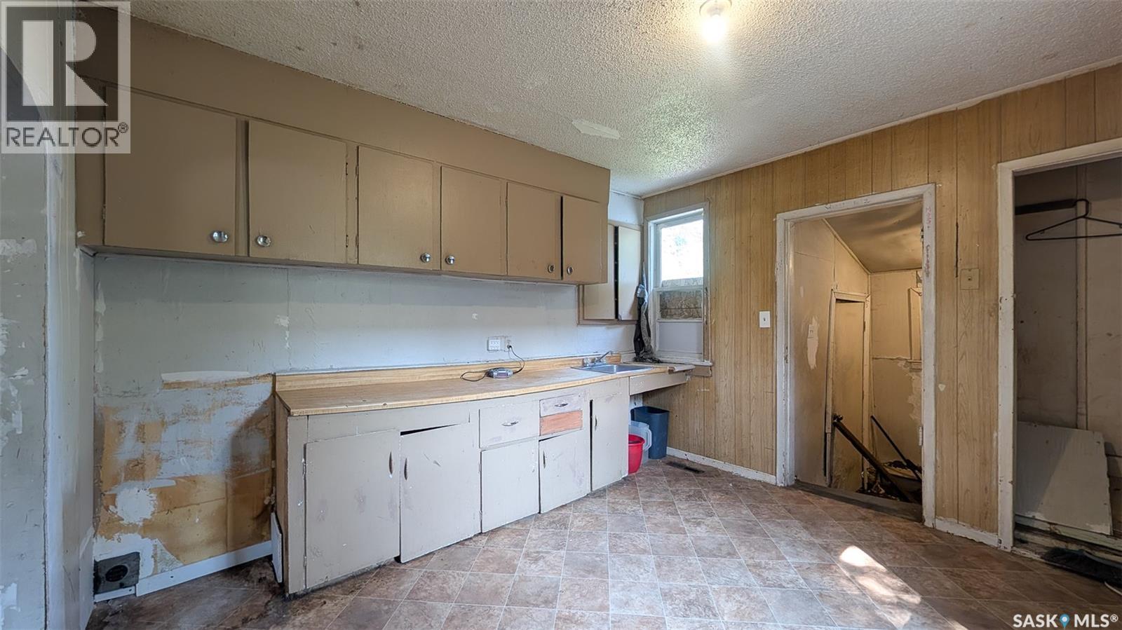 967 Rae Street, Regina, Saskatchewan  S4T 2B5 - Photo 5 - SK045094