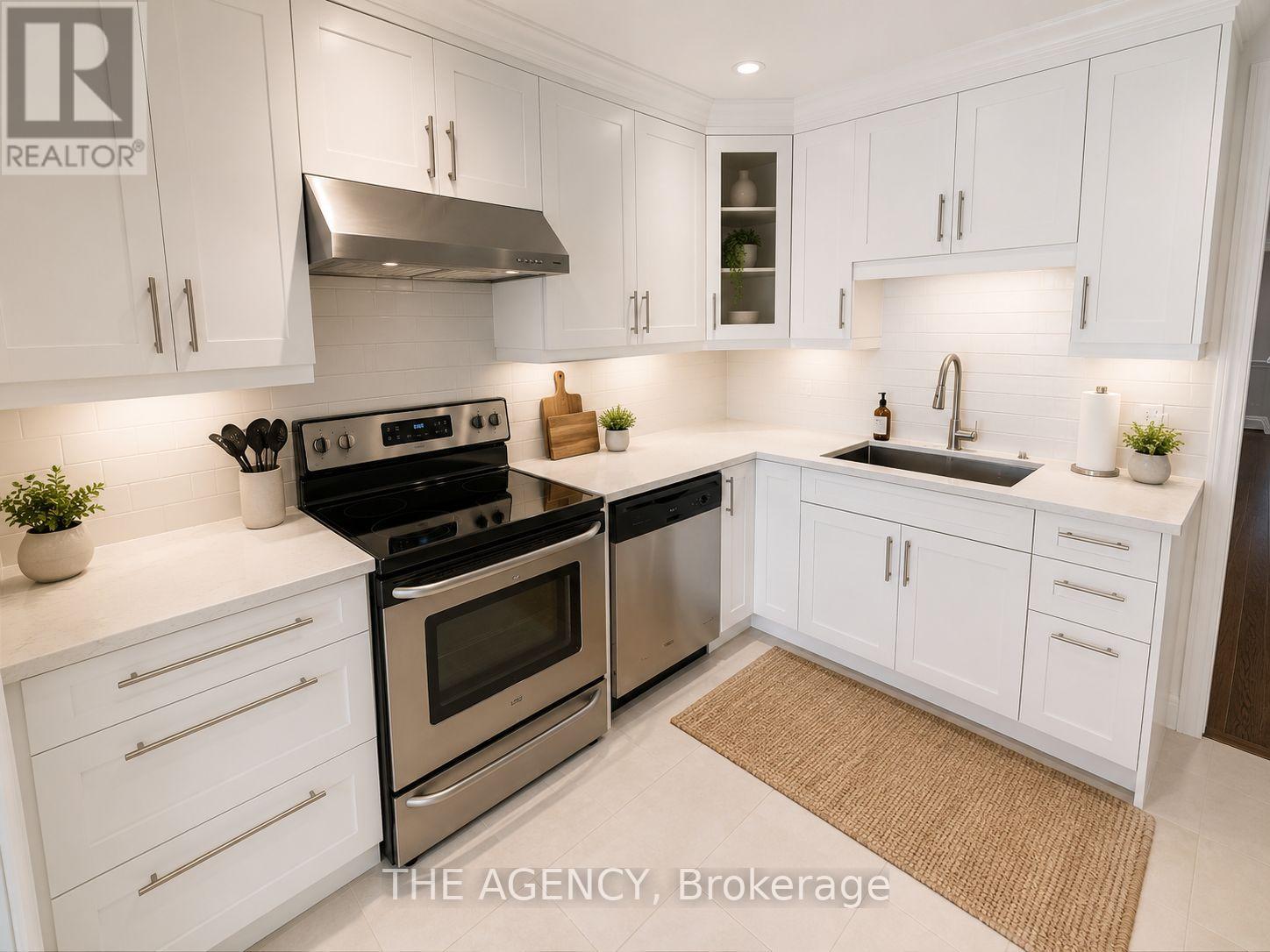 57 Highfield Road, Toronto, Ontario M4L 2T9 - Photo 3 - E13636558